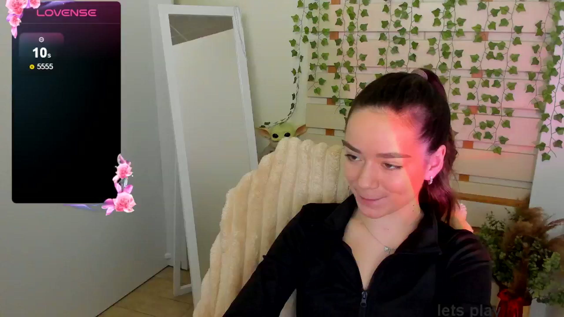Gallery image thumbnail from KiraLove's myfreecams stream on, 05/19/2025, 13:42 image 11 of 20