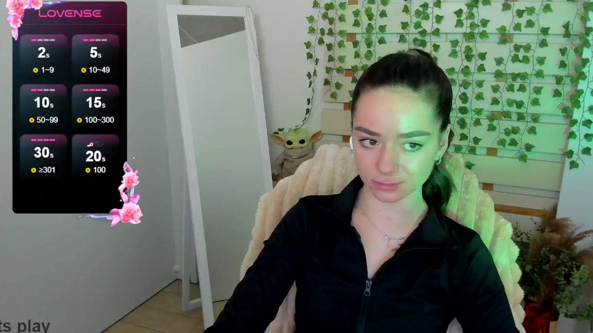 Gallery image thumbnail from KiraLove's myfreecams stream on, 05/19/2025, 13:42 image 16 of 20