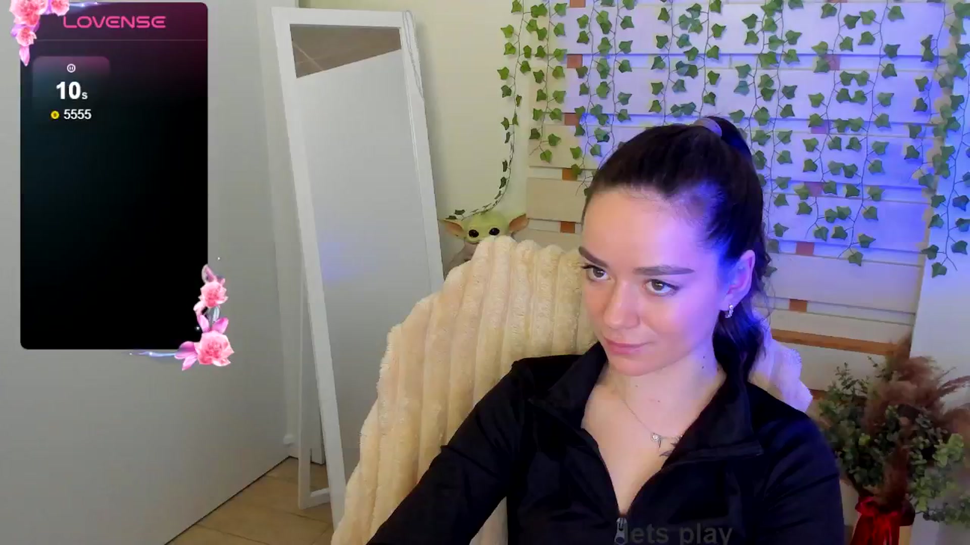Gallery image thumbnail from KiraLove's myfreecams stream on, 05/19/2025, 13:42 image 8 of 20