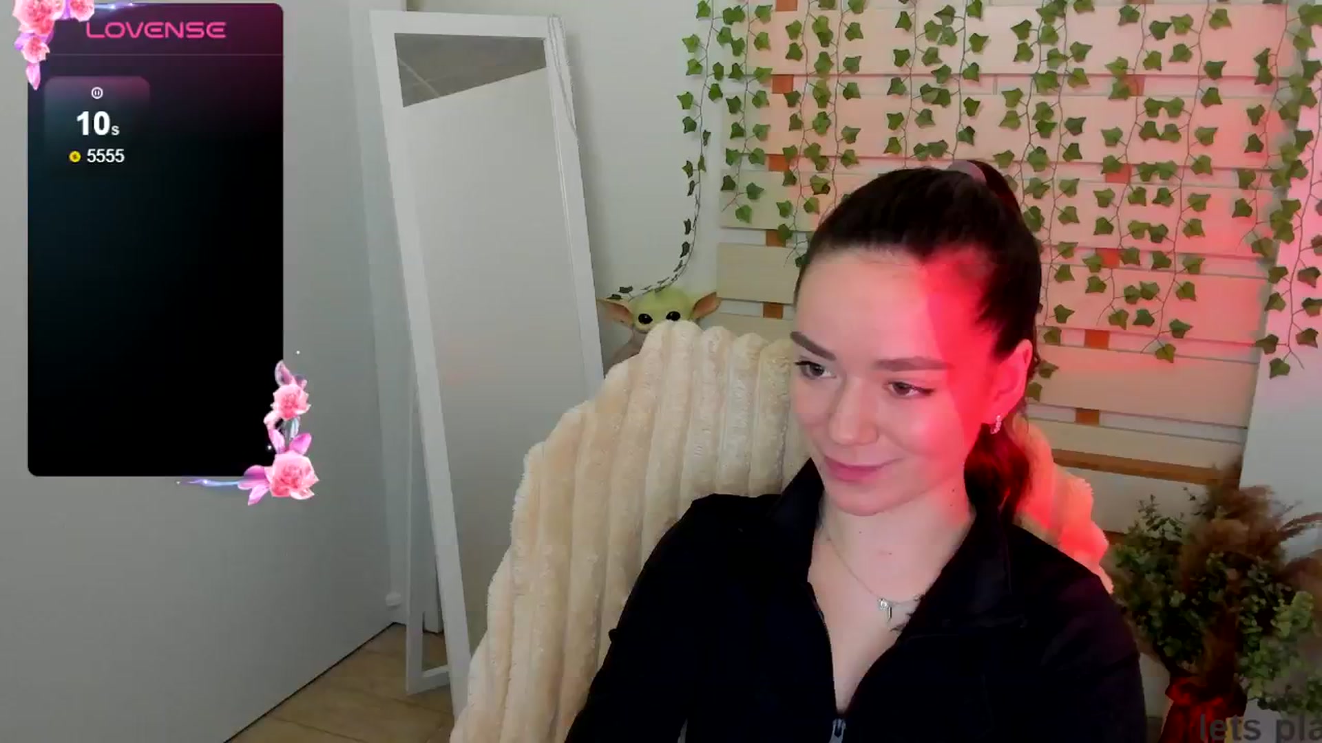 Gallery image thumbnail from KiraLove's myfreecams stream on, 05/19/2025, 13:42 image 14 of 20