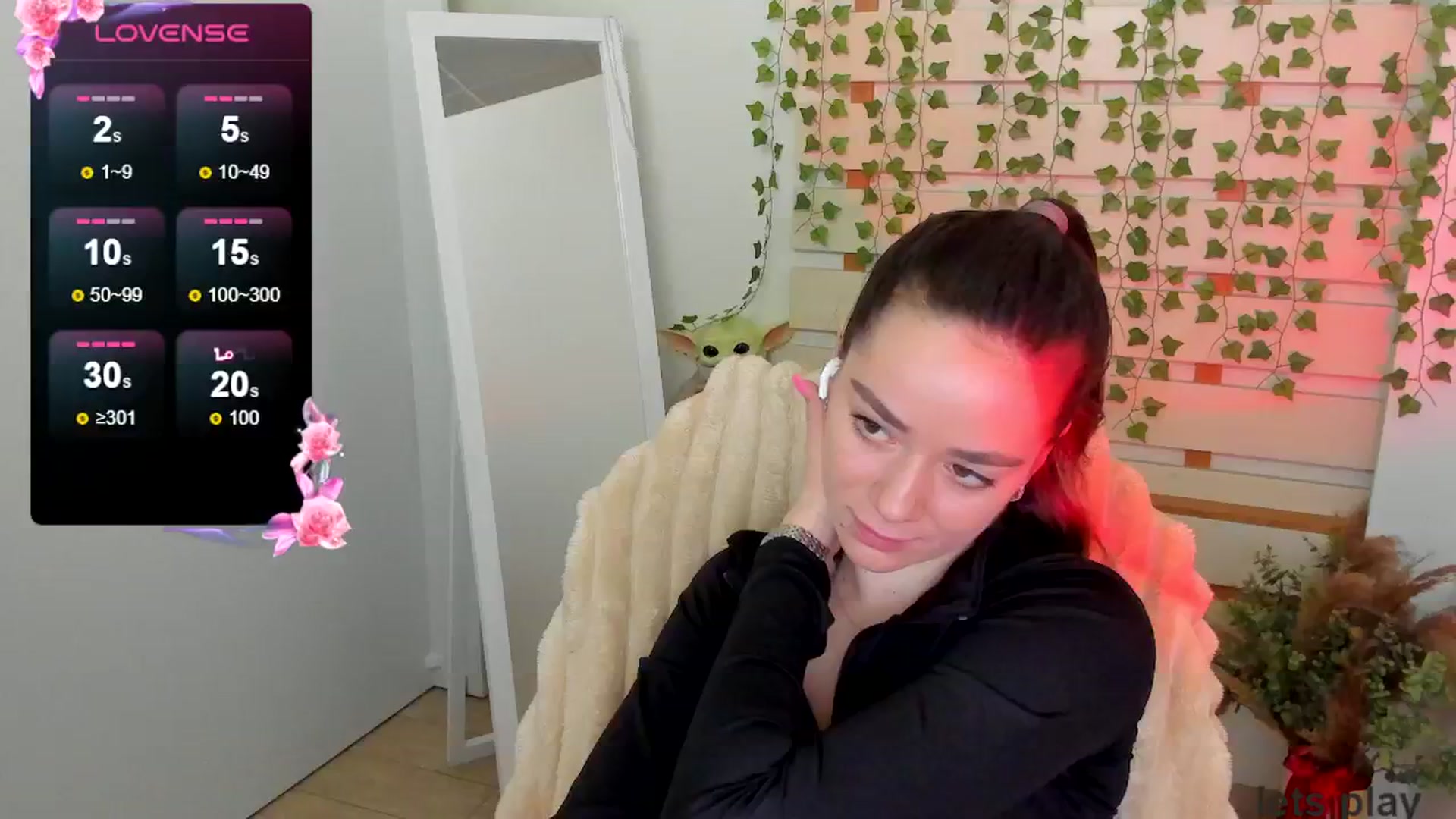 Gallery image thumbnail from KiraLove's myfreecams stream on, 05/19/2025, 13:42 image 13 of 20