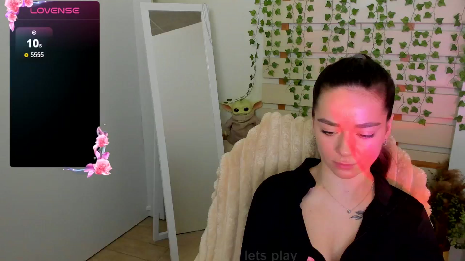 Gallery image thumbnail from KiraLove's myfreecams stream on, 05/19/2025, 15:00 image 18 of 20
