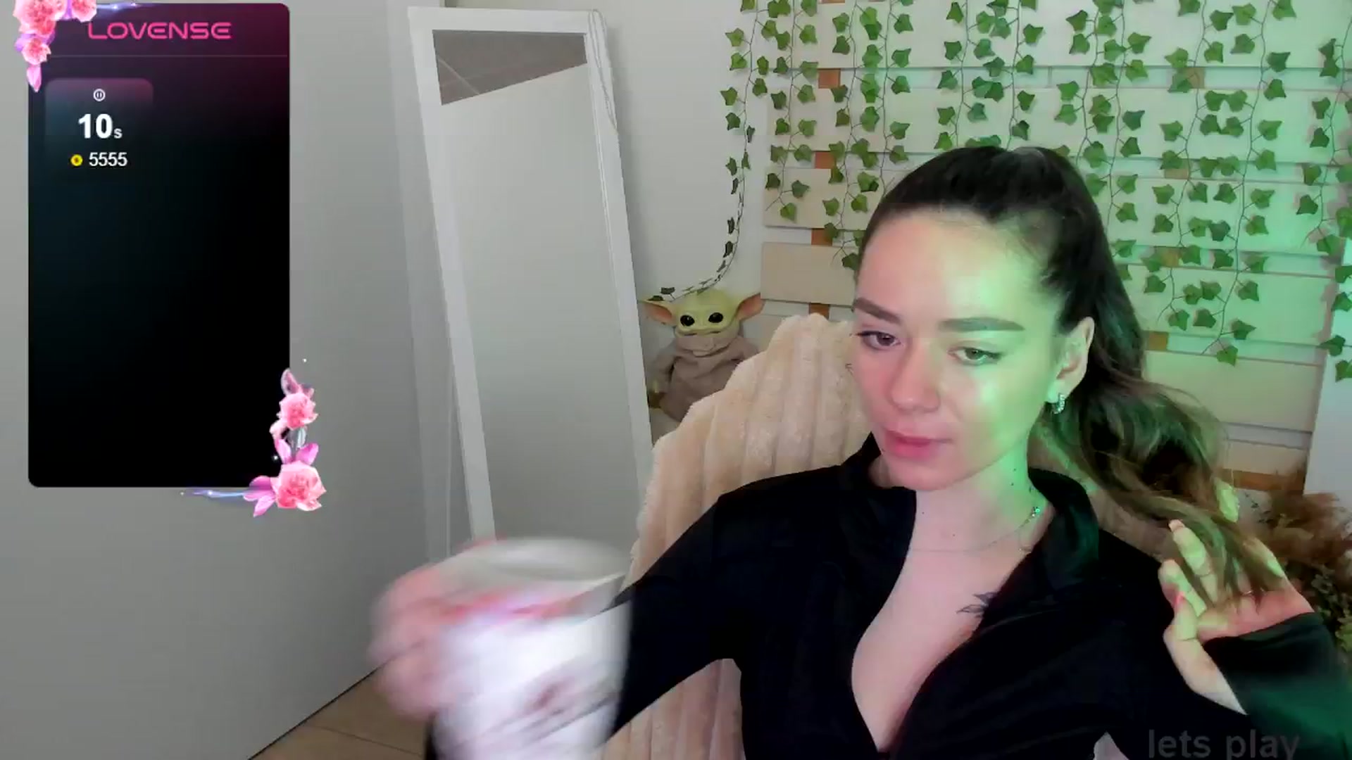 Gallery image thumbnail from KiraLove's myfreecams stream on, 05/19/2025, 15:00 image 9 of 20