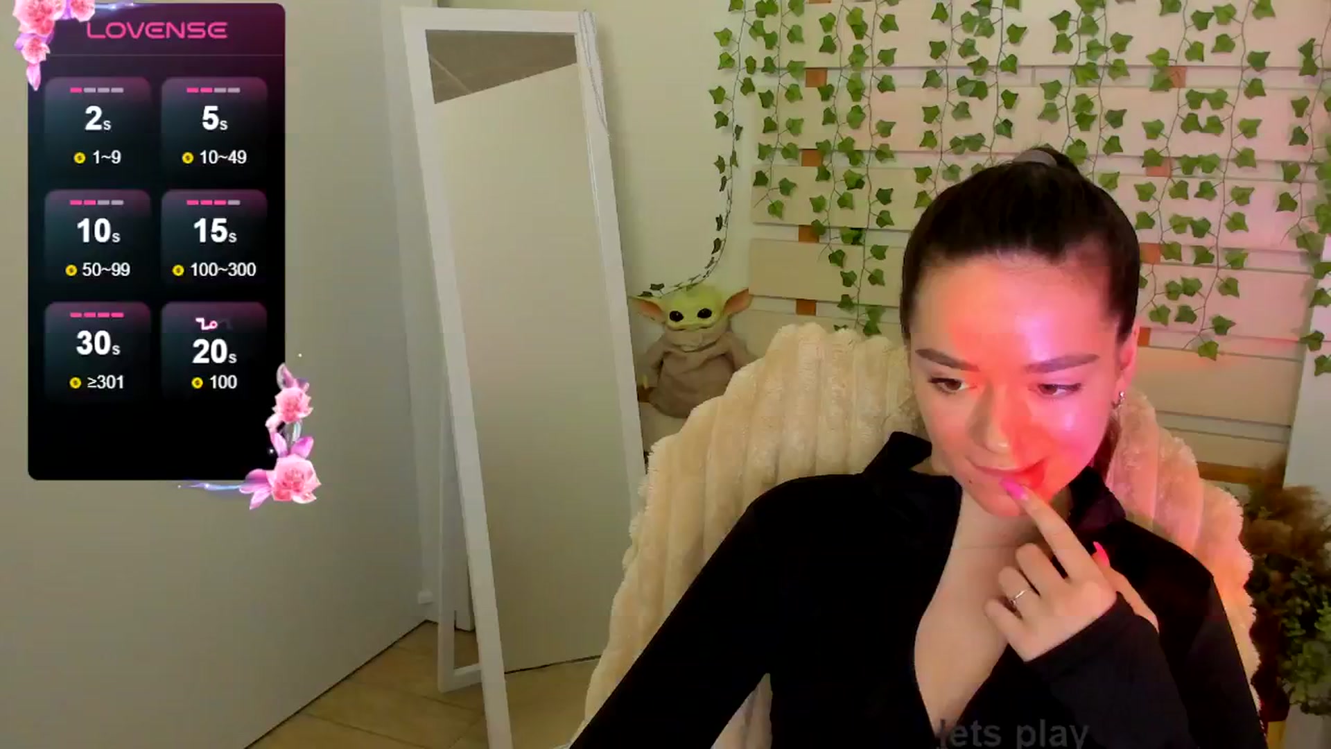 Gallery image thumbnail from KiraLove's myfreecams stream on, 05/19/2025, 15:00 image 13 of 20
