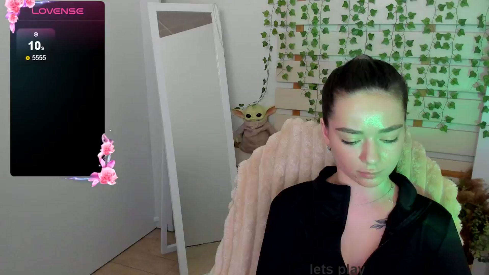 Gallery image thumbnail from KiraLove's myfreecams stream on, 05/19/2025, 15:00 image 15 of 20