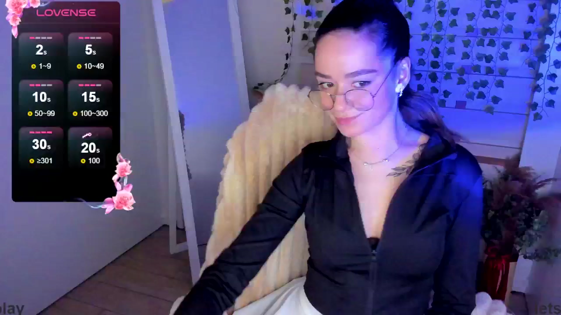 Gallery image thumbnail from KiraLove's myfreecams stream on, 05/19/2025, 16:48 image 7 of 20