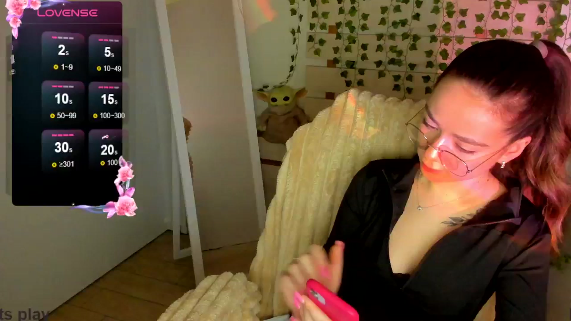 Gallery image thumbnail from KiraLove's myfreecams stream on, 05/19/2025, 16:48 image 12 of 20
