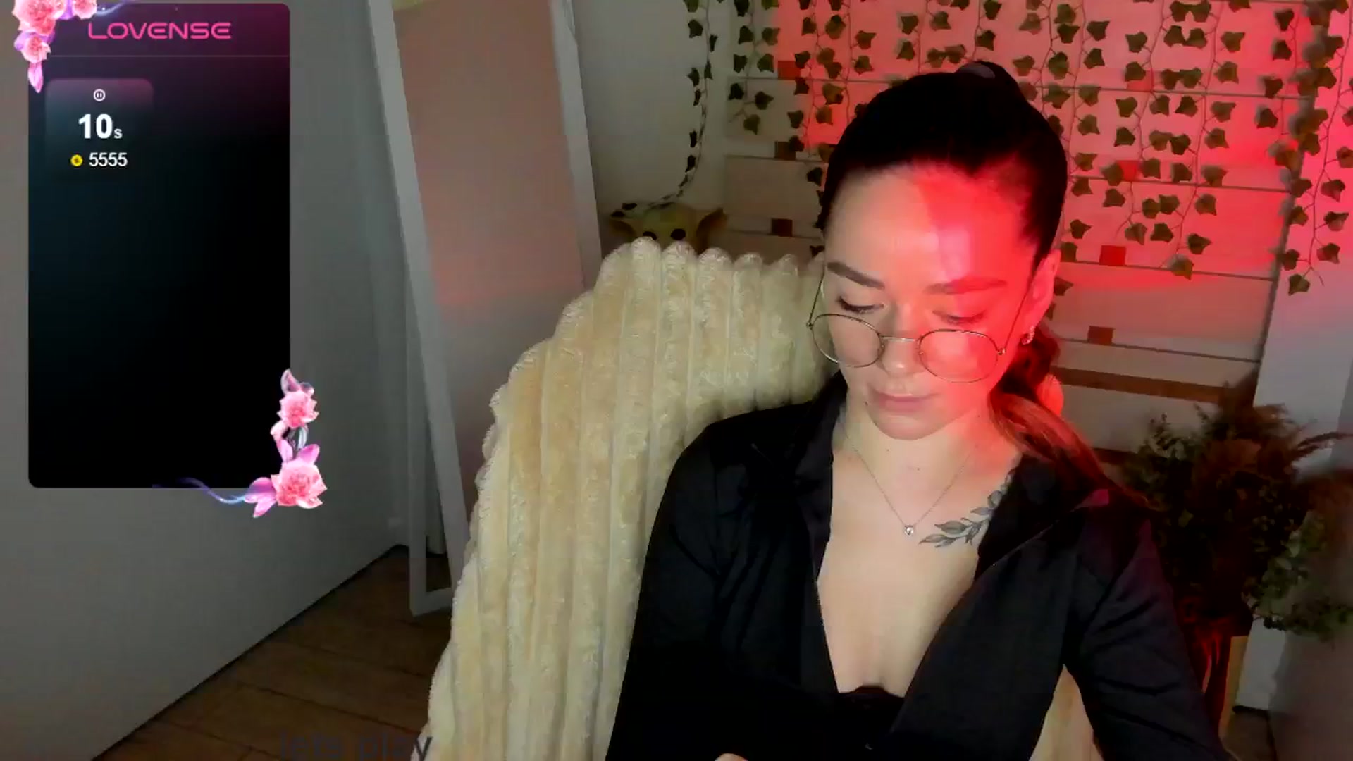 Gallery image thumbnail from KiraLove's myfreecams stream on, 05/19/2025, 16:48 image 15 of 20