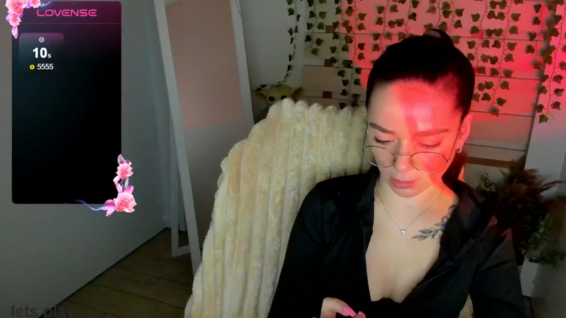 Gallery image thumbnail from KiraLove's myfreecams stream on, 05/19/2025, 16:48 image 17 of 20
