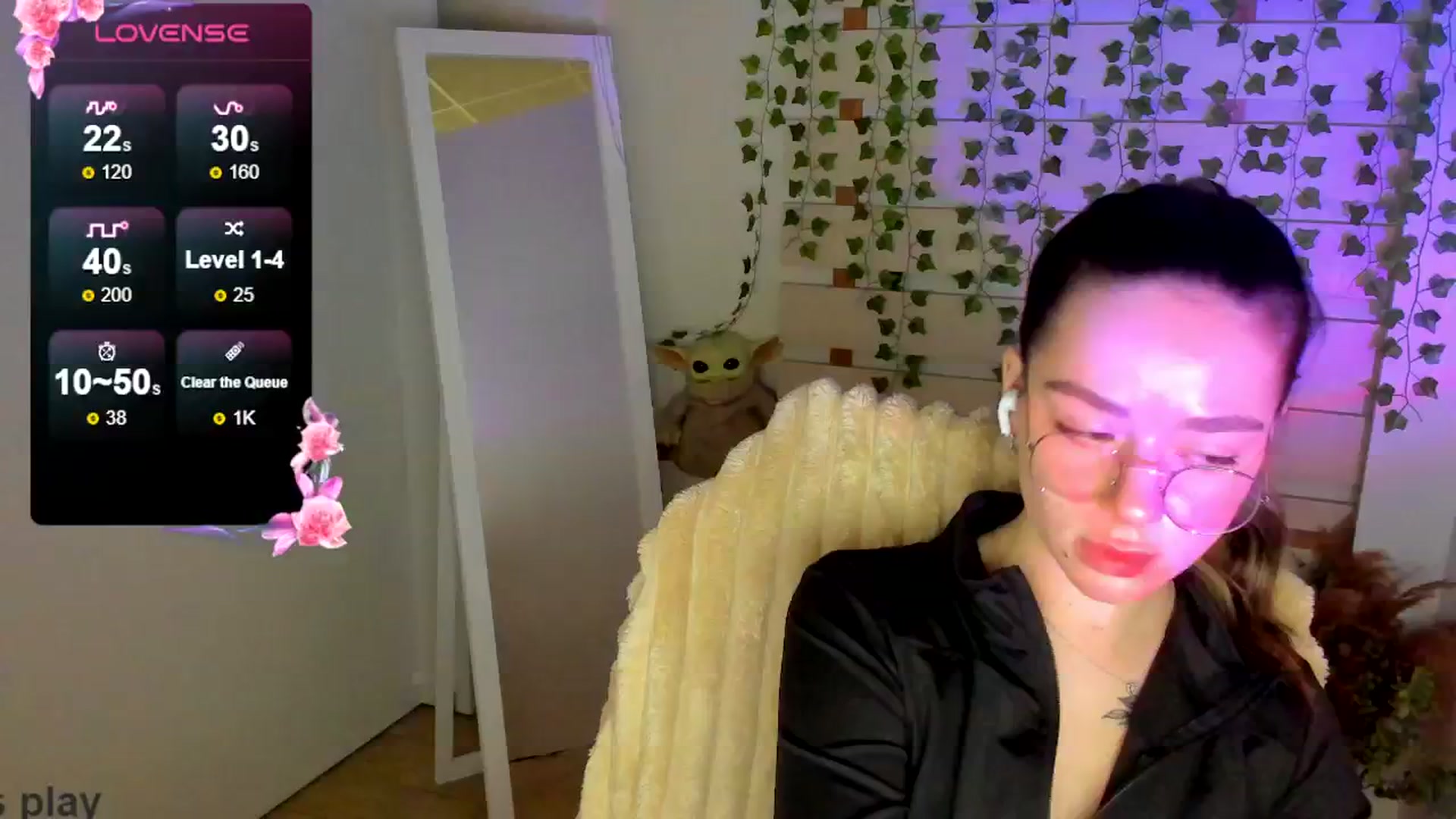 Gallery image thumbnail from KiraLove's myfreecams stream on, 05/19/2025, 17:47 image 3 of 20