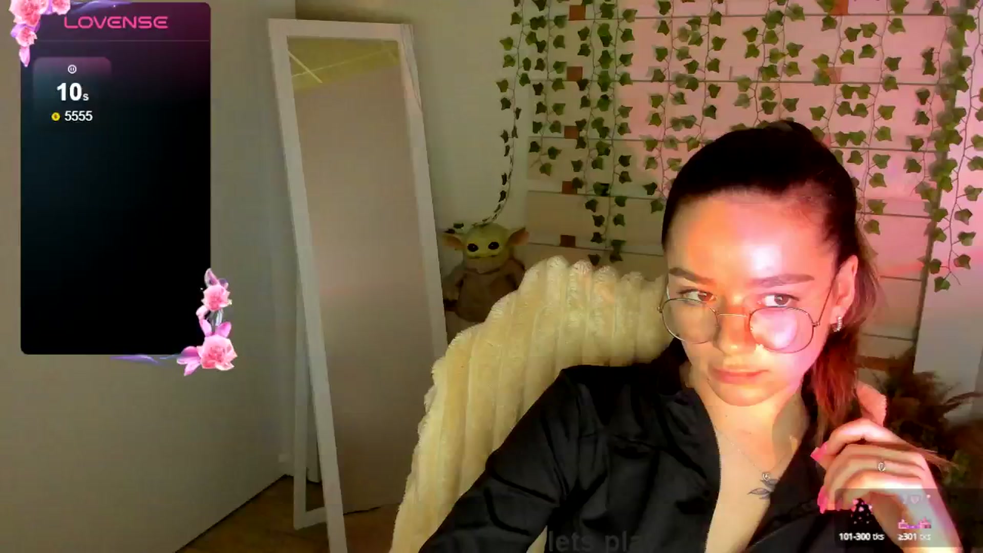 Gallery image thumbnail from KiraLove's myfreecams stream on, 05/19/2025, 17:47 image 2 of 20