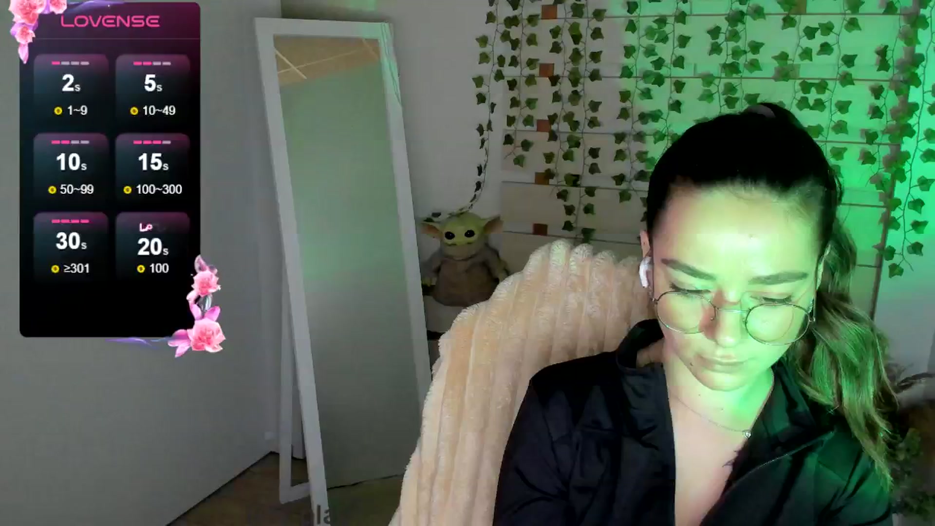 Gallery image thumbnail from KiraLove's myfreecams stream on, 05/19/2025, 17:47 image 11 of 20