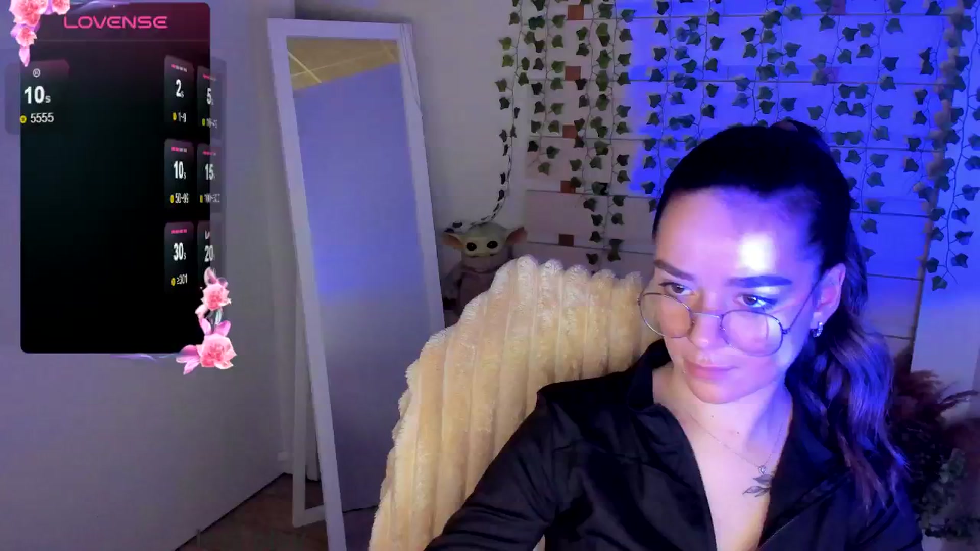 Gallery image thumbnail from KiraLove's myfreecams stream on, 05/19/2025, 17:47 image 6 of 20