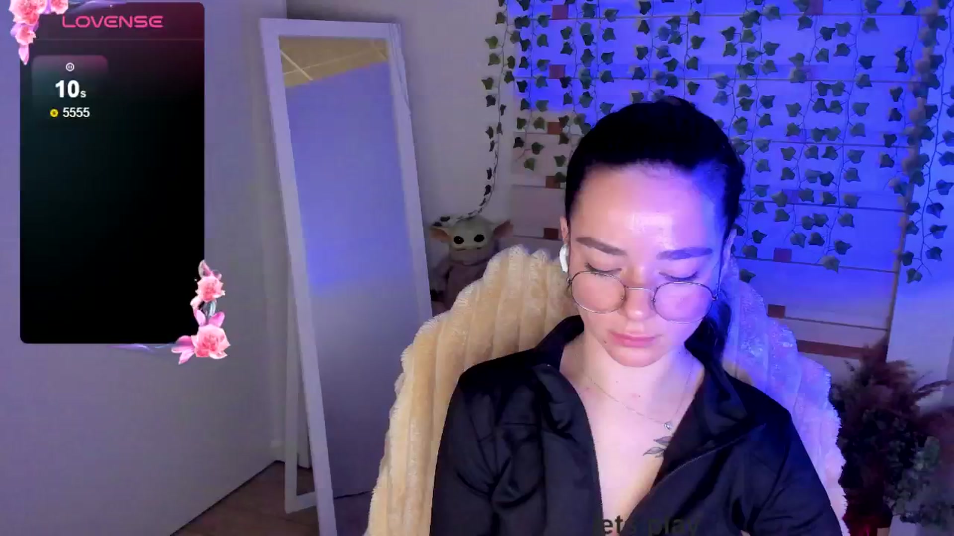 Gallery image thumbnail from KiraLove's myfreecams stream on, 05/19/2025, 17:47 image 7 of 20