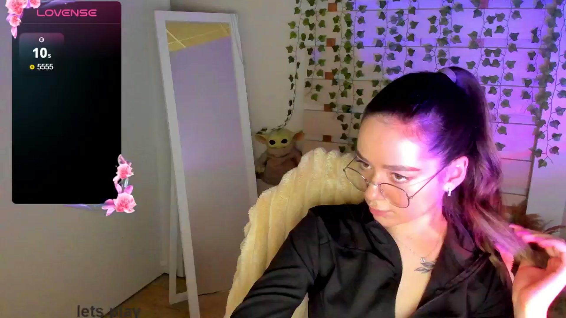 Gallery image thumbnail from KiraLove's myfreecams stream on, 05/19/2025, 17:47 image 1 of 20