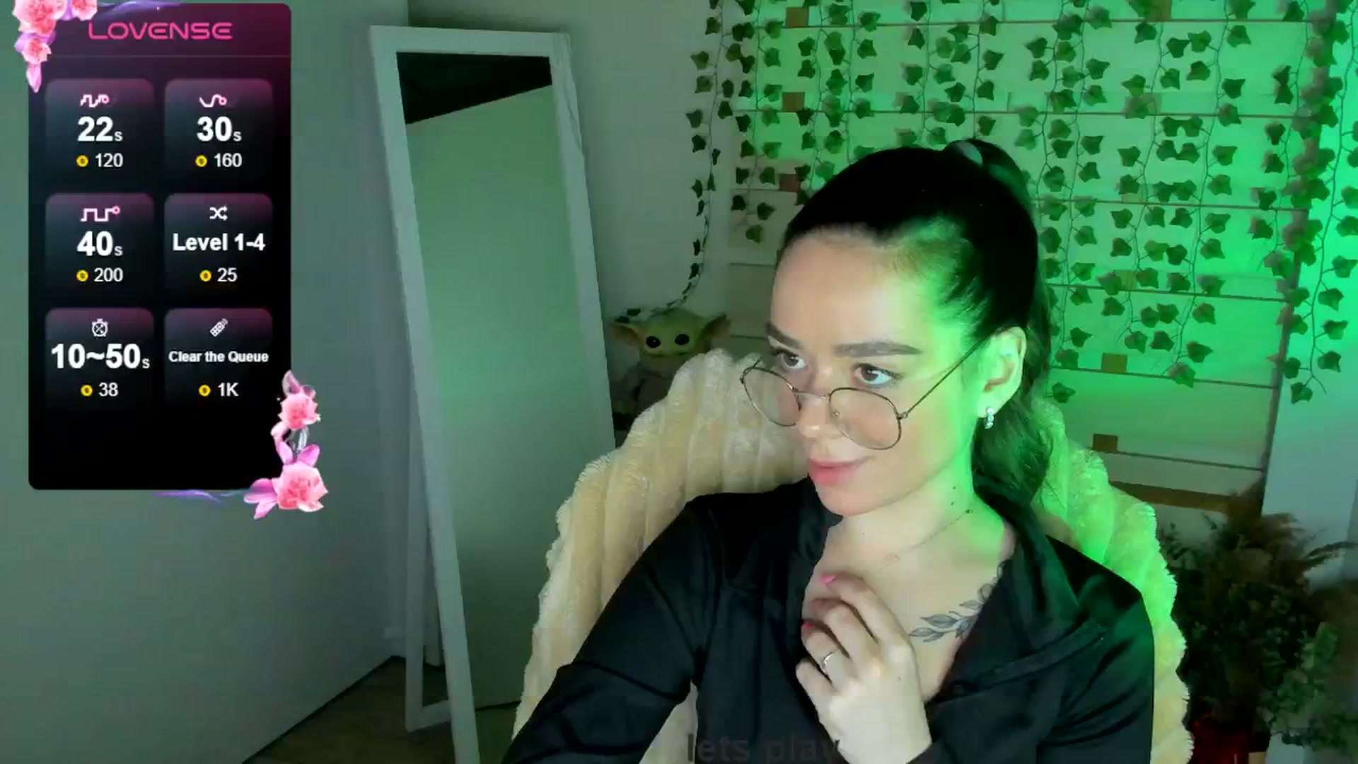 Gallery image thumbnail from KiraLove's myfreecams stream on, 05/19/2025, 17:47 image 14 of 20