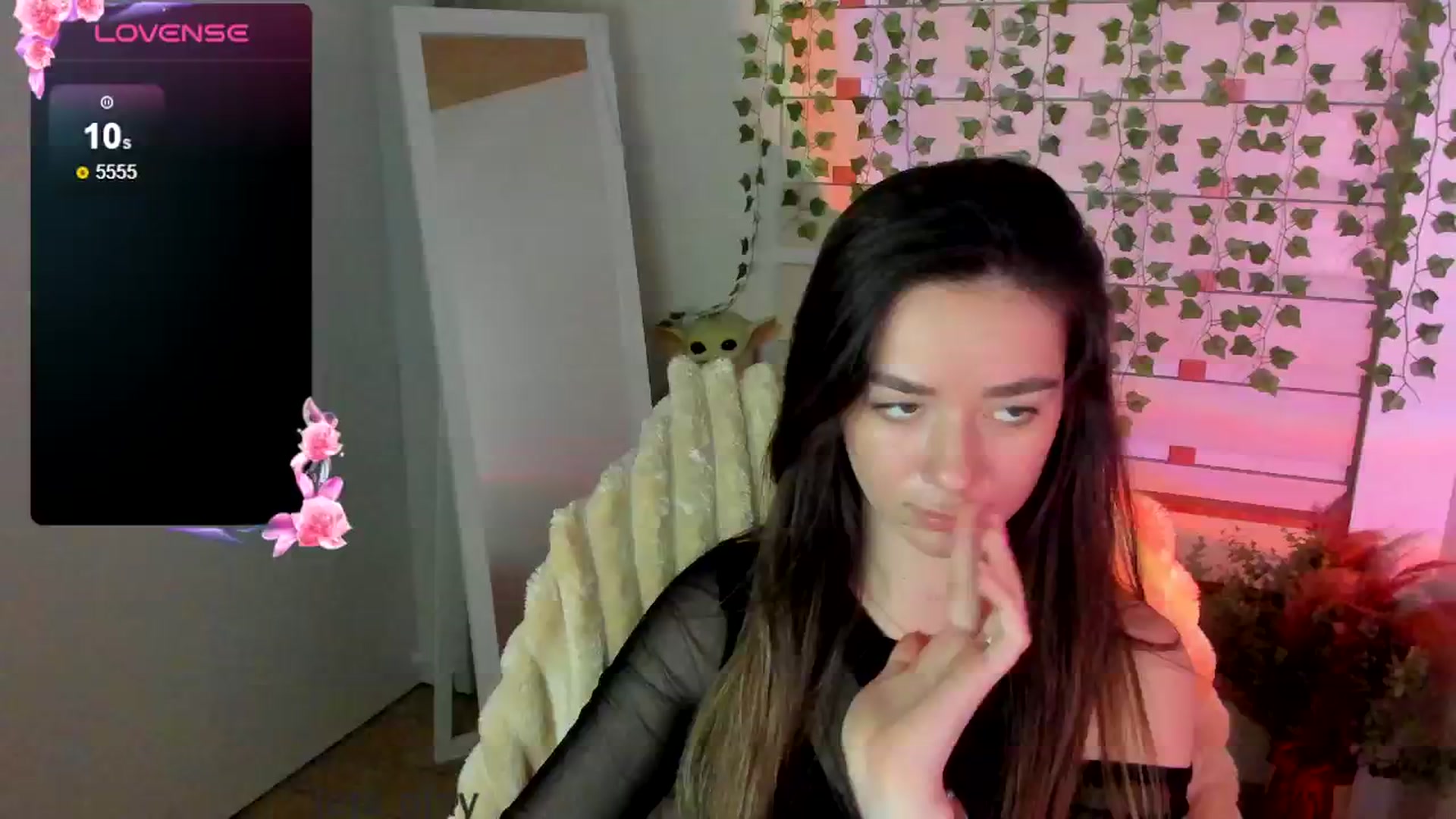 Gallery image thumbnail from KiraLove's myfreecams stream on, 05/20/2025, 10:04 image 4 of 20