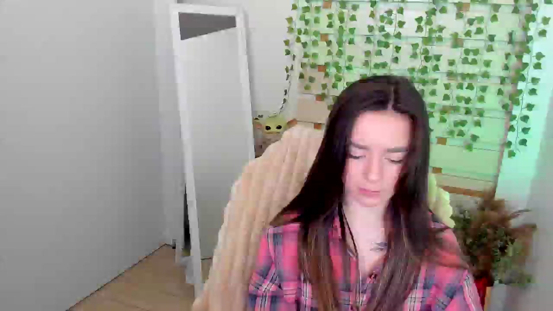 Gallery image thumbnail from KiraLove's myfreecams stream on, 05/25/2025, 08:14 image 12 of 20