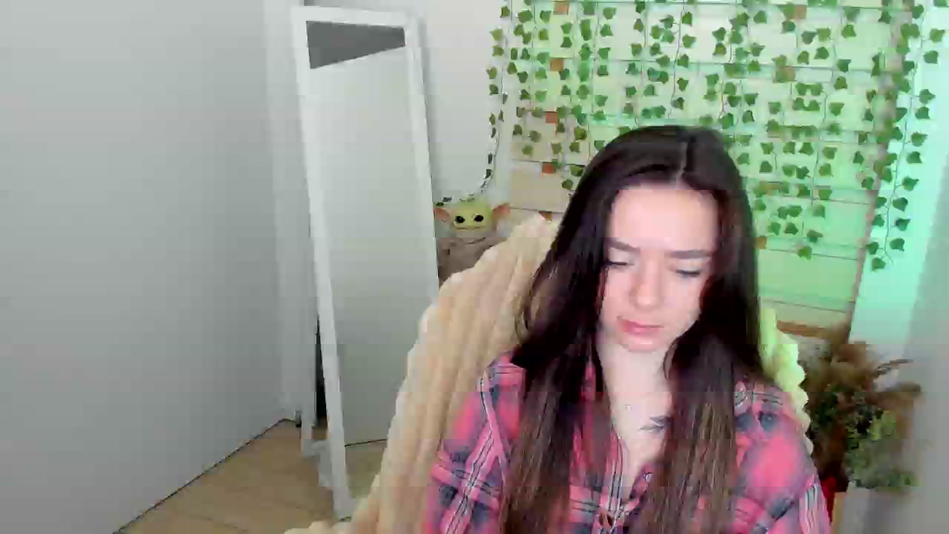 Gallery image thumbnail from KiraLove's myfreecams stream on, 05/25/2025, 08:14 image 10 of 20