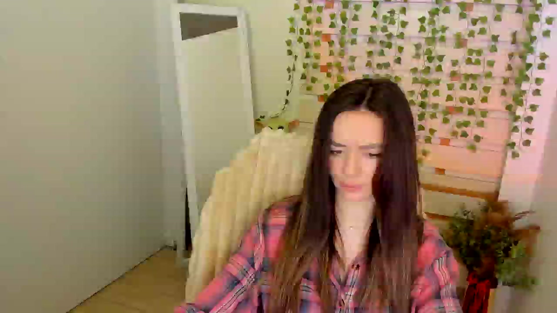 Gallery image thumbnail from KiraLove's myfreecams stream on, 05/25/2025, 08:14 image 18 of 20