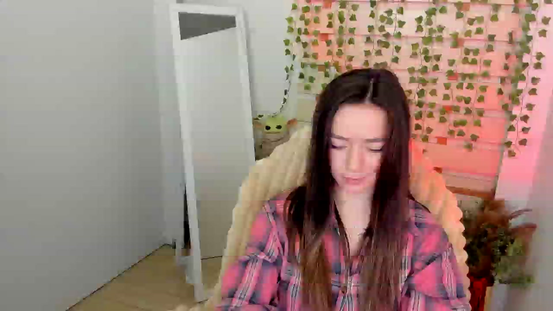 Gallery image thumbnail from KiraLove's myfreecams stream on, 05/25/2025, 08:14 image 13 of 20