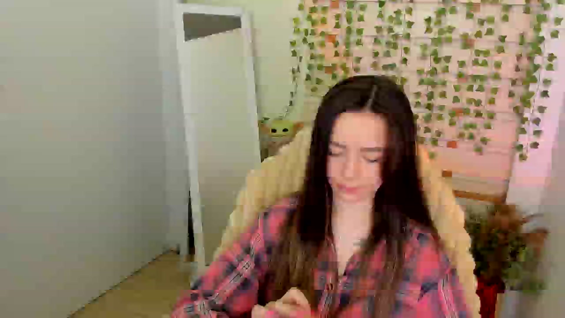 Gallery image thumbnail from KiraLove's myfreecams stream on, 05/25/2025, 08:14 image 2 of 20