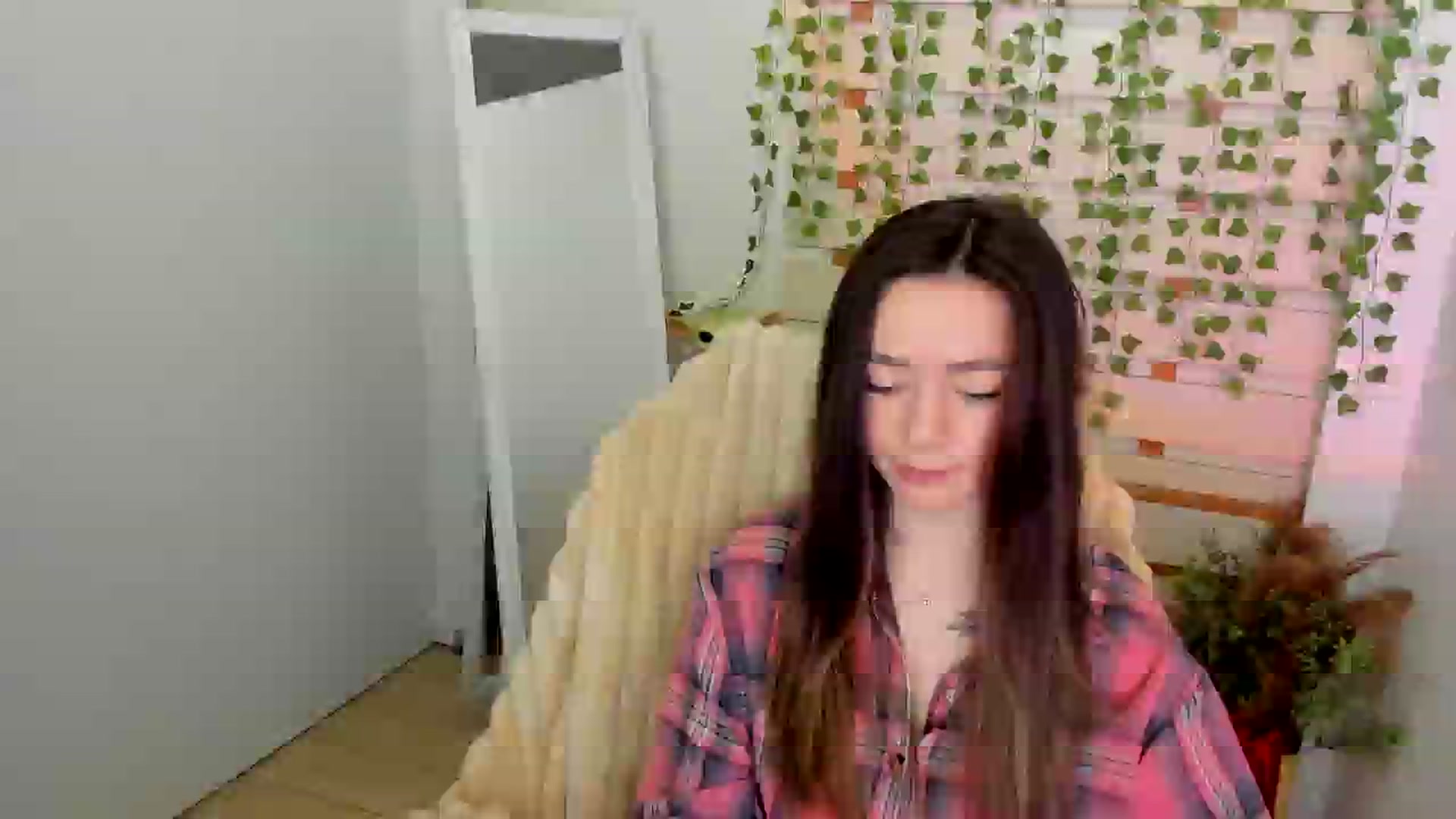 Gallery image thumbnail from KiraLove's myfreecams stream on, 05/25/2025, 08:14 image 4 of 20
