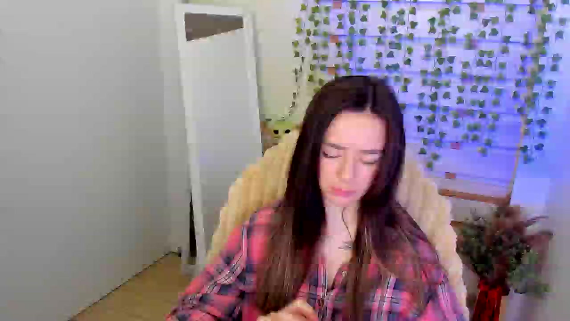Gallery image thumbnail from KiraLove's myfreecams stream on, 05/25/2025, 08:14 image 7 of 20