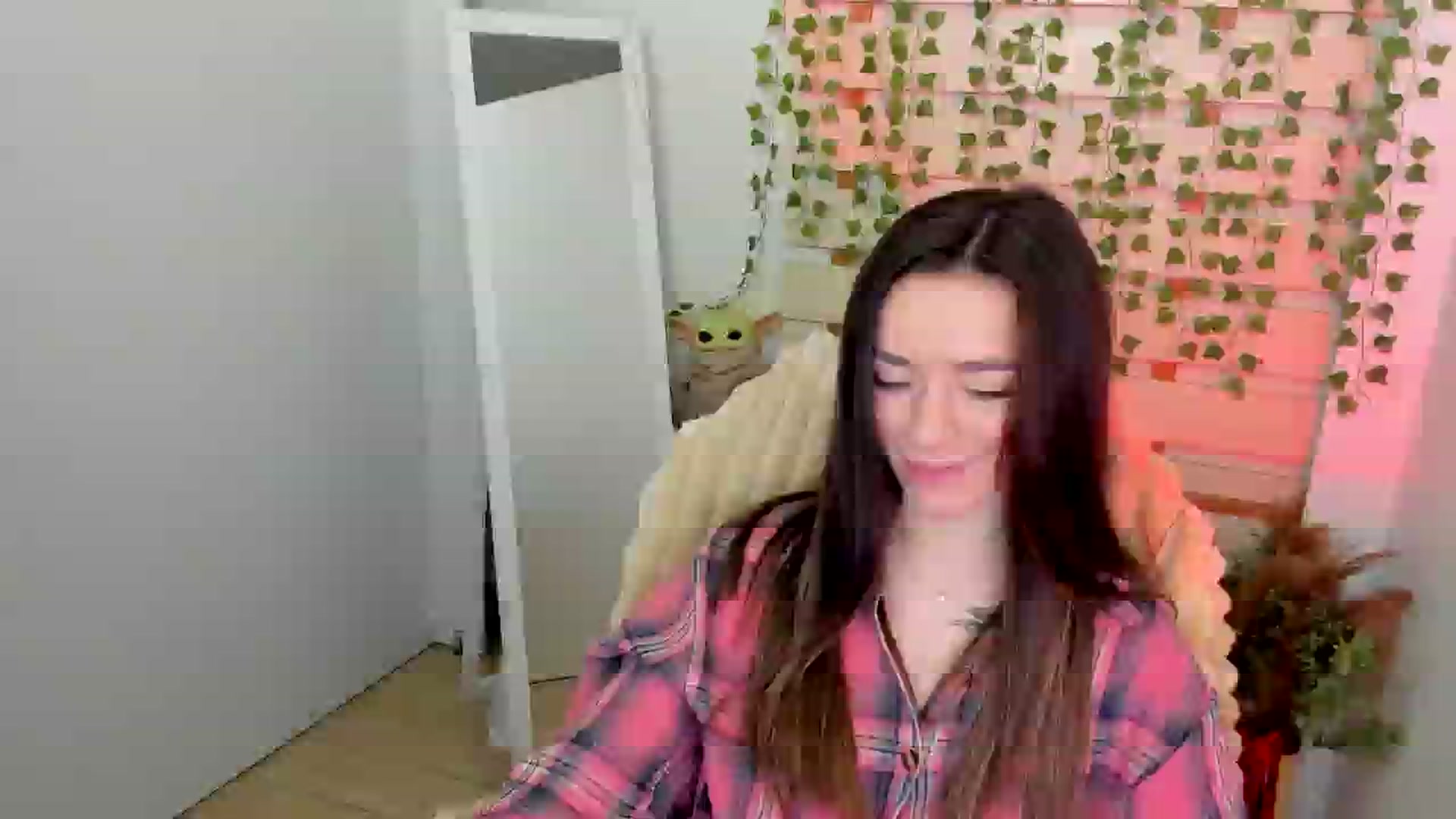 Gallery image thumbnail from KiraLove's myfreecams stream on, 05/25/2025, 08:14 image 15 of 20
