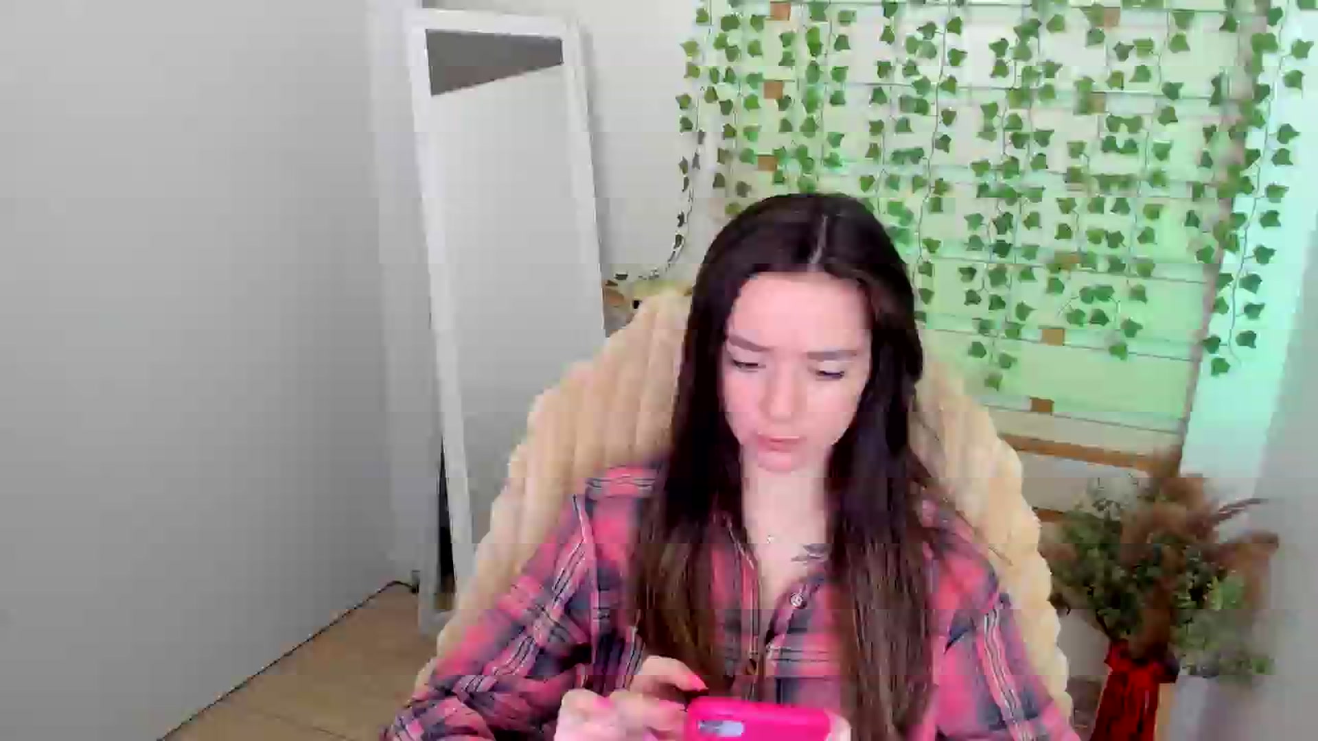 Gallery image thumbnail from KiraLove's myfreecams stream on, 05/25/2025, 08:14 image 3 of 20