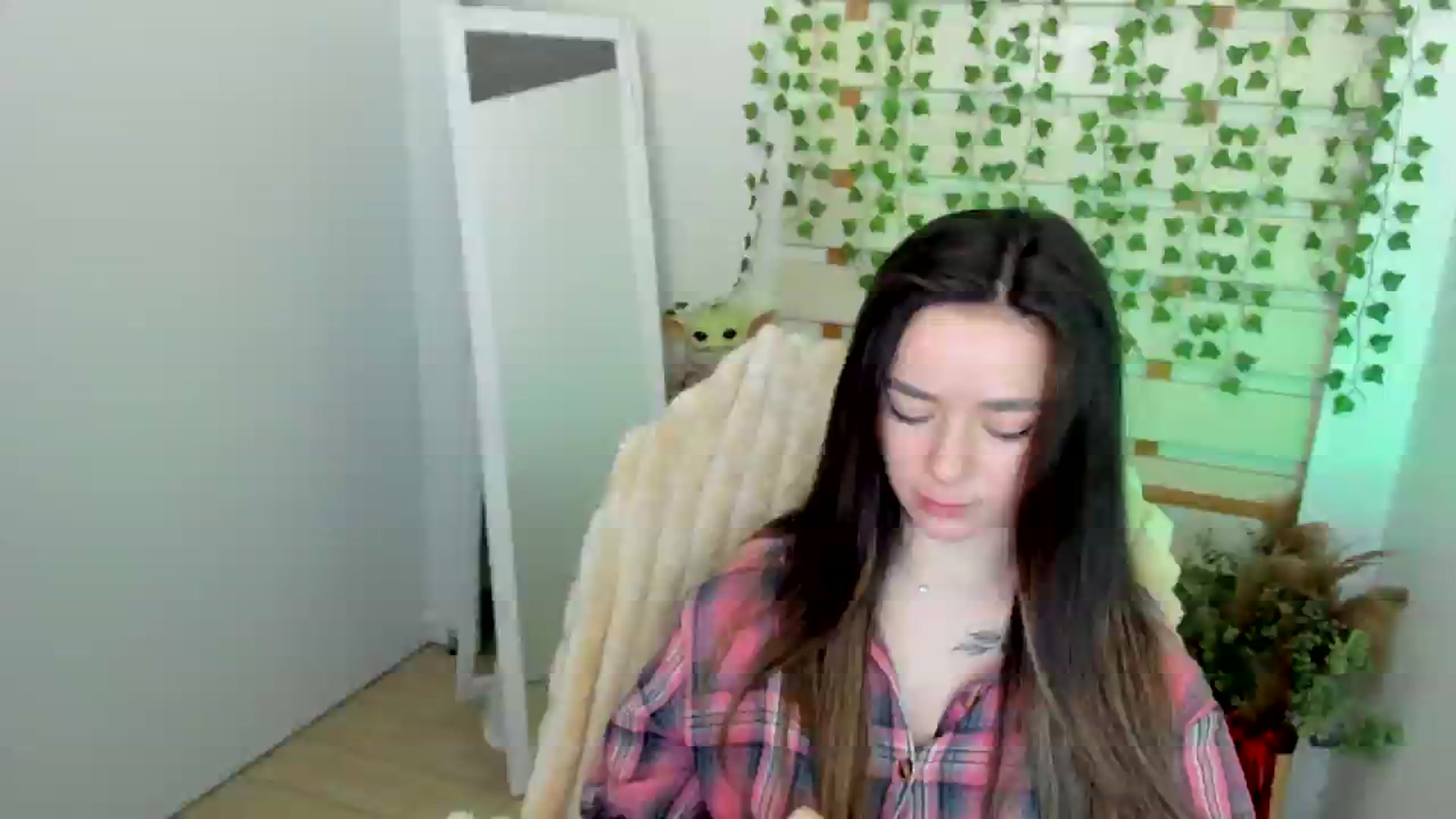 Gallery image thumbnail from KiraLove's myfreecams stream on, 05/25/2025, 10:15 image 8 of 20