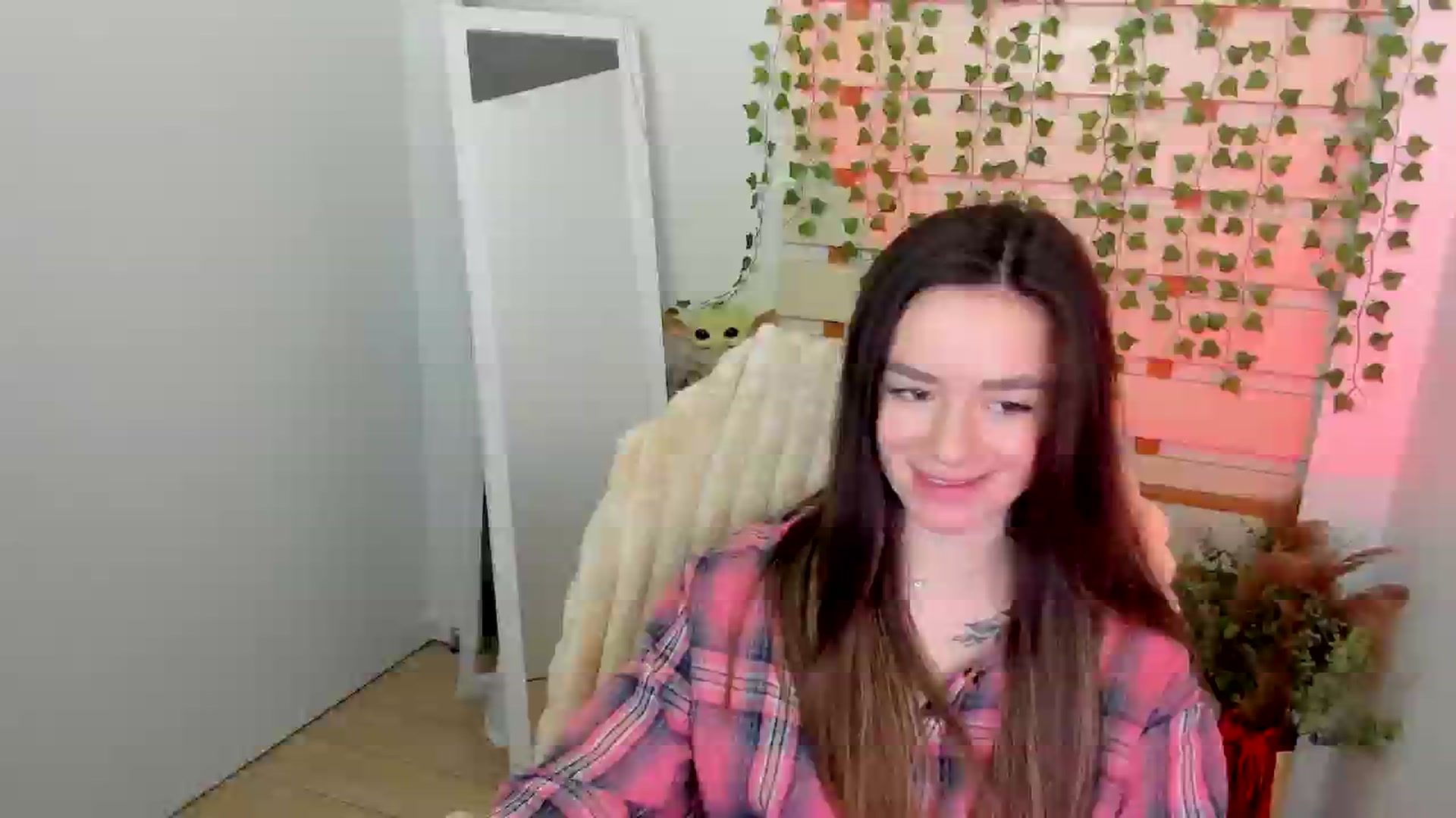 Gallery image thumbnail from KiraLove's myfreecams stream on, 05/25/2025, 10:15 image 2 of 20