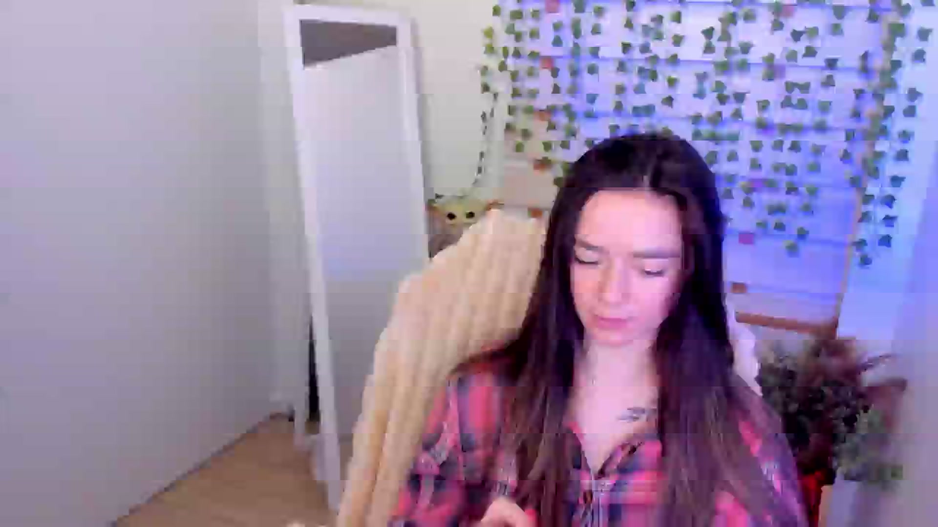 Gallery image thumbnail from KiraLove's myfreecams stream on, 05/25/2025, 10:15 image 6 of 20