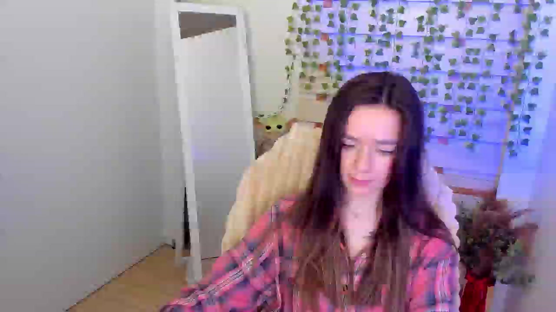 Gallery image thumbnail from KiraLove's myfreecams stream on, 05/25/2025, 10:15 image 19 of 20