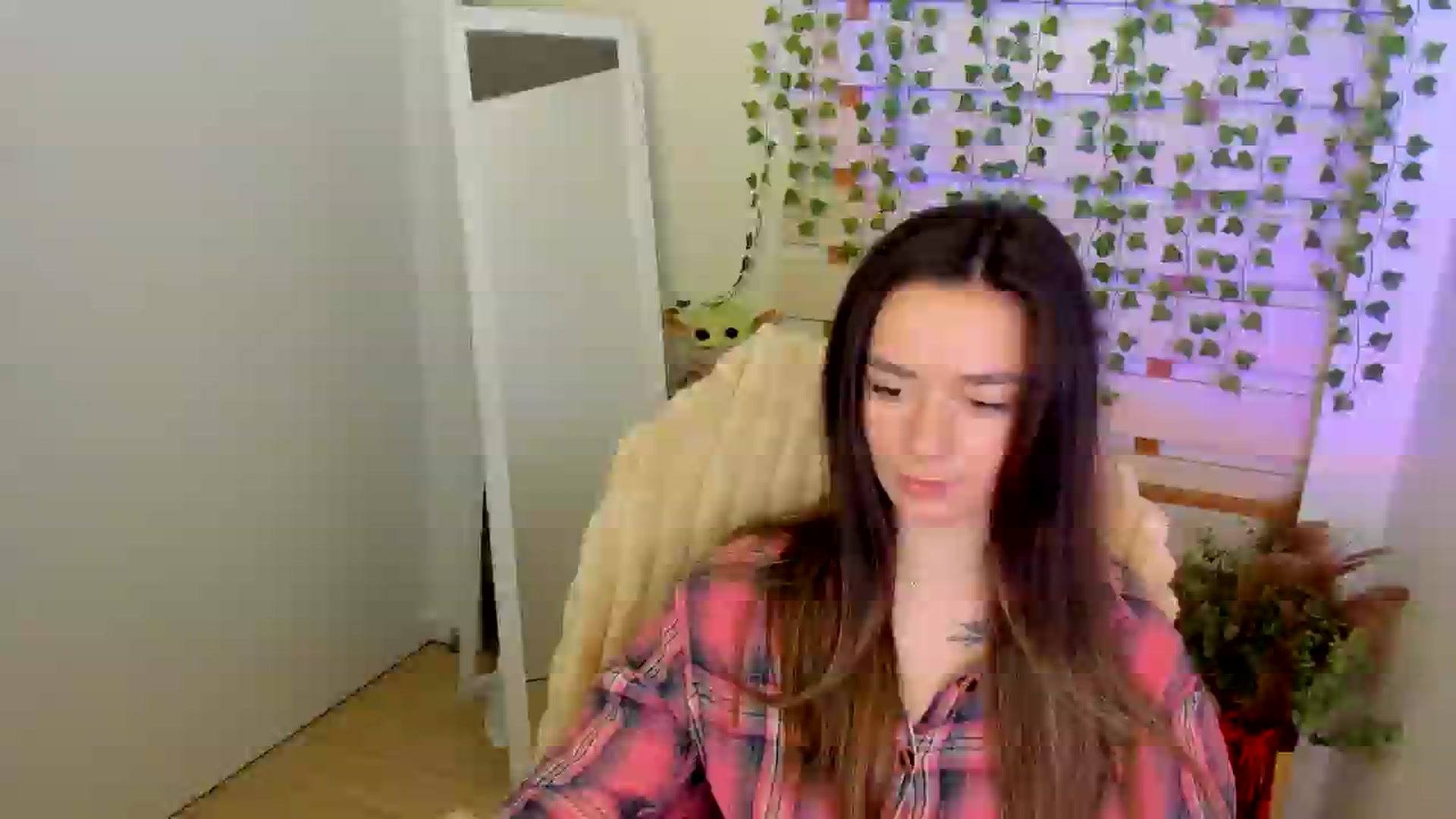 Gallery image thumbnail from KiraLove's myfreecams stream on, 05/25/2025, 10:15 image 4 of 20