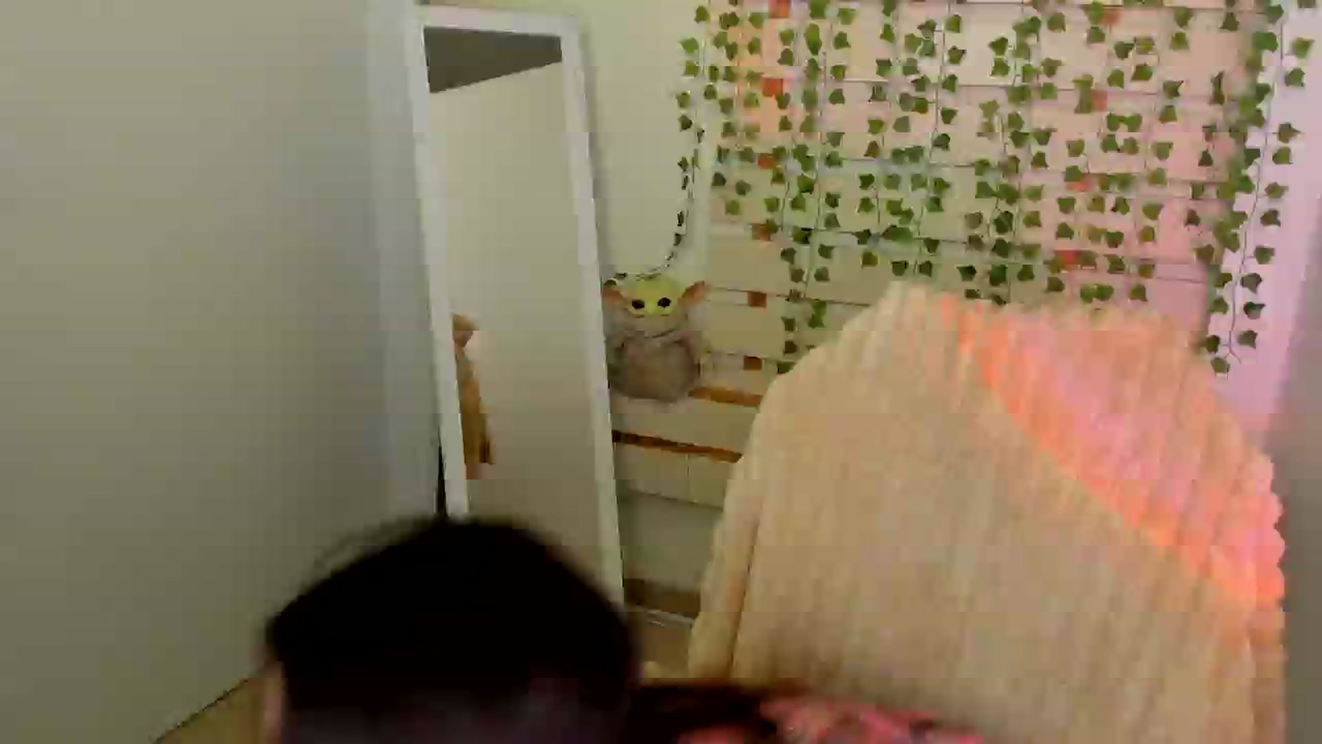 Gallery image thumbnail from KiraLove's myfreecams stream on, 05/25/2025, 10:15 image 17 of 20