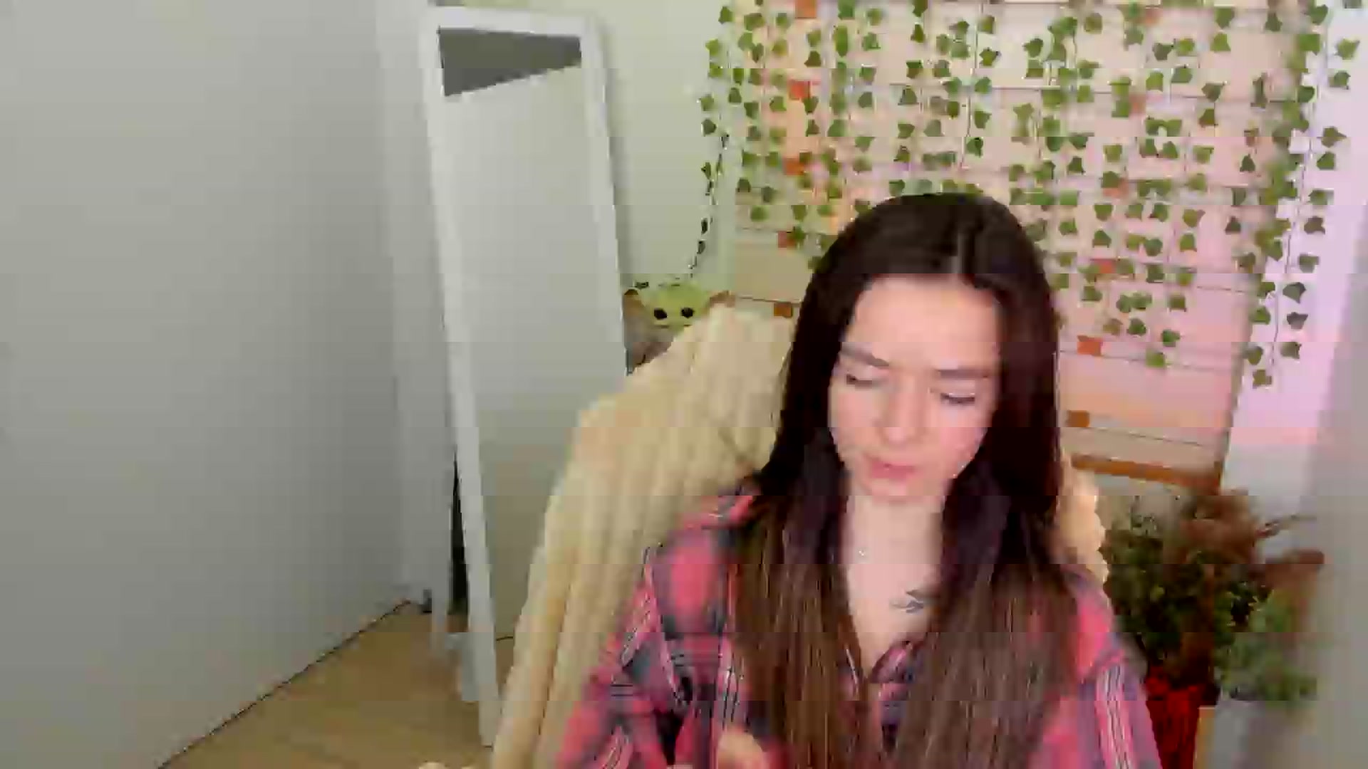 Gallery image thumbnail from KiraLove's myfreecams stream on, 05/25/2025, 10:15 image 3 of 20