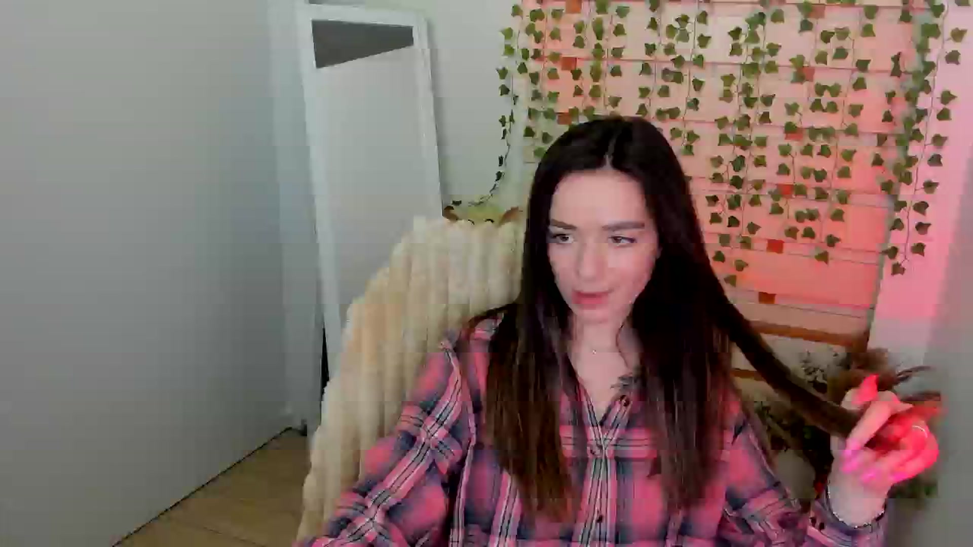 Gallery image thumbnail from KiraLove's myfreecams stream on, 05/25/2025, 10:15 image 15 of 20