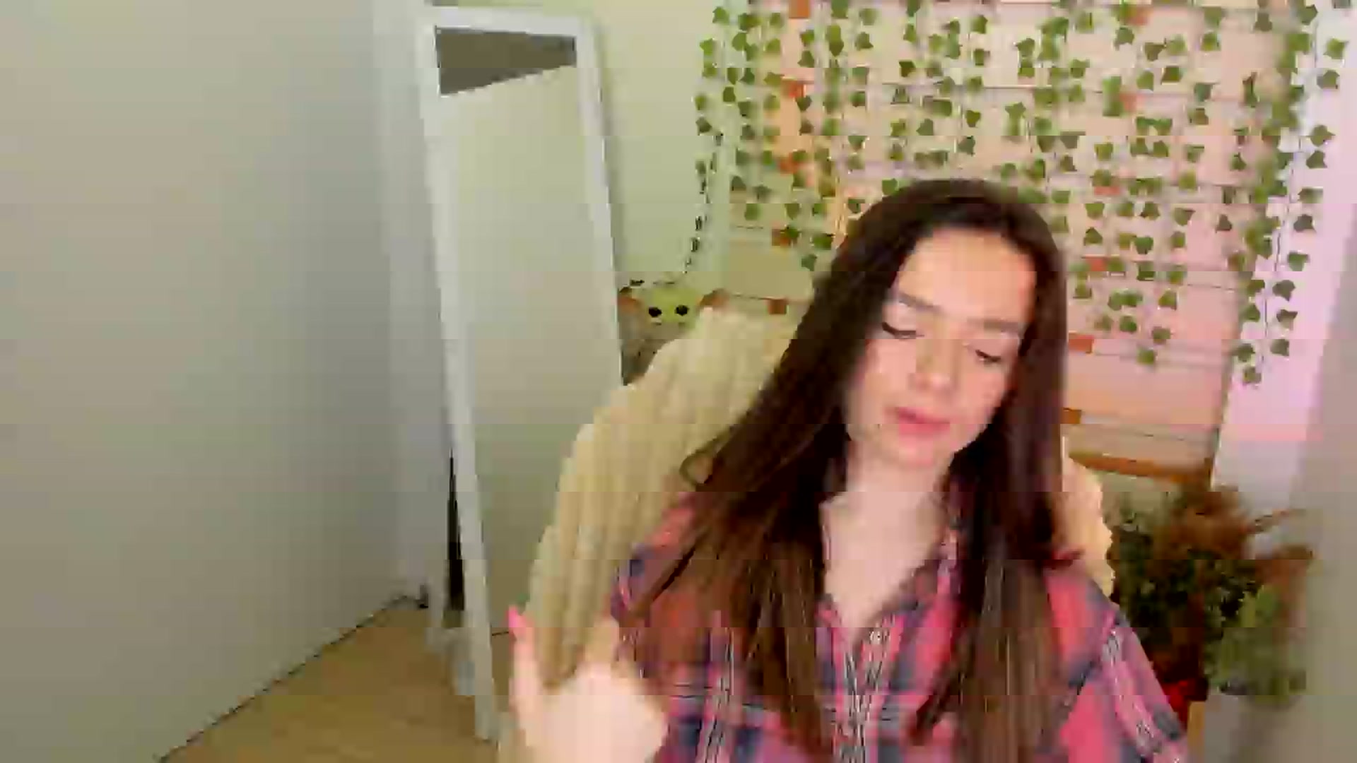 Gallery image thumbnail from KiraLove's myfreecams stream on, 05/25/2025, 12:05 image 7 of 20