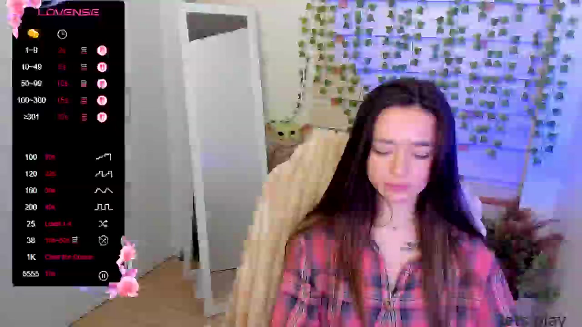 Gallery image thumbnail from KiraLove's myfreecams stream on, 05/25/2025, 12:05 image 19 of 20