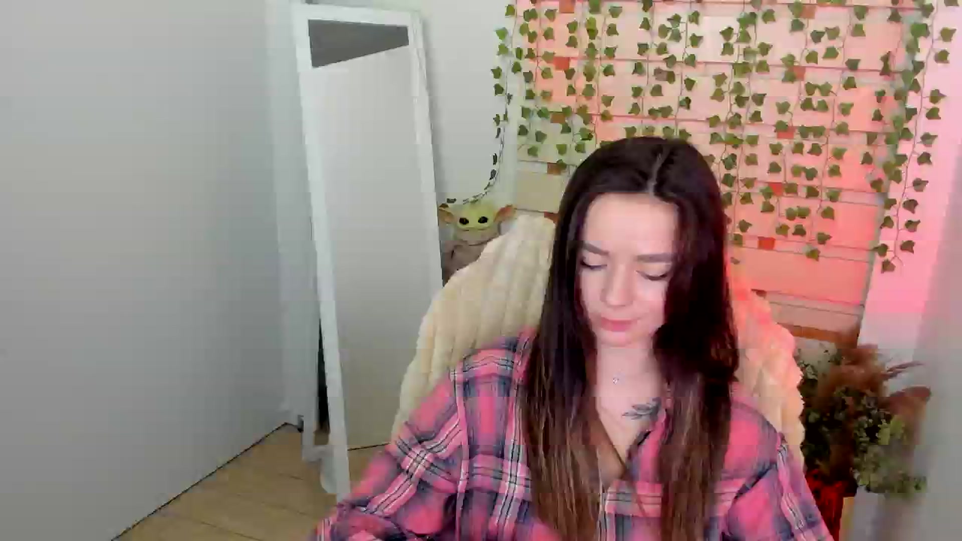 Gallery image thumbnail from KiraLove's myfreecams stream on, 05/25/2025, 12:05 image 3 of 20