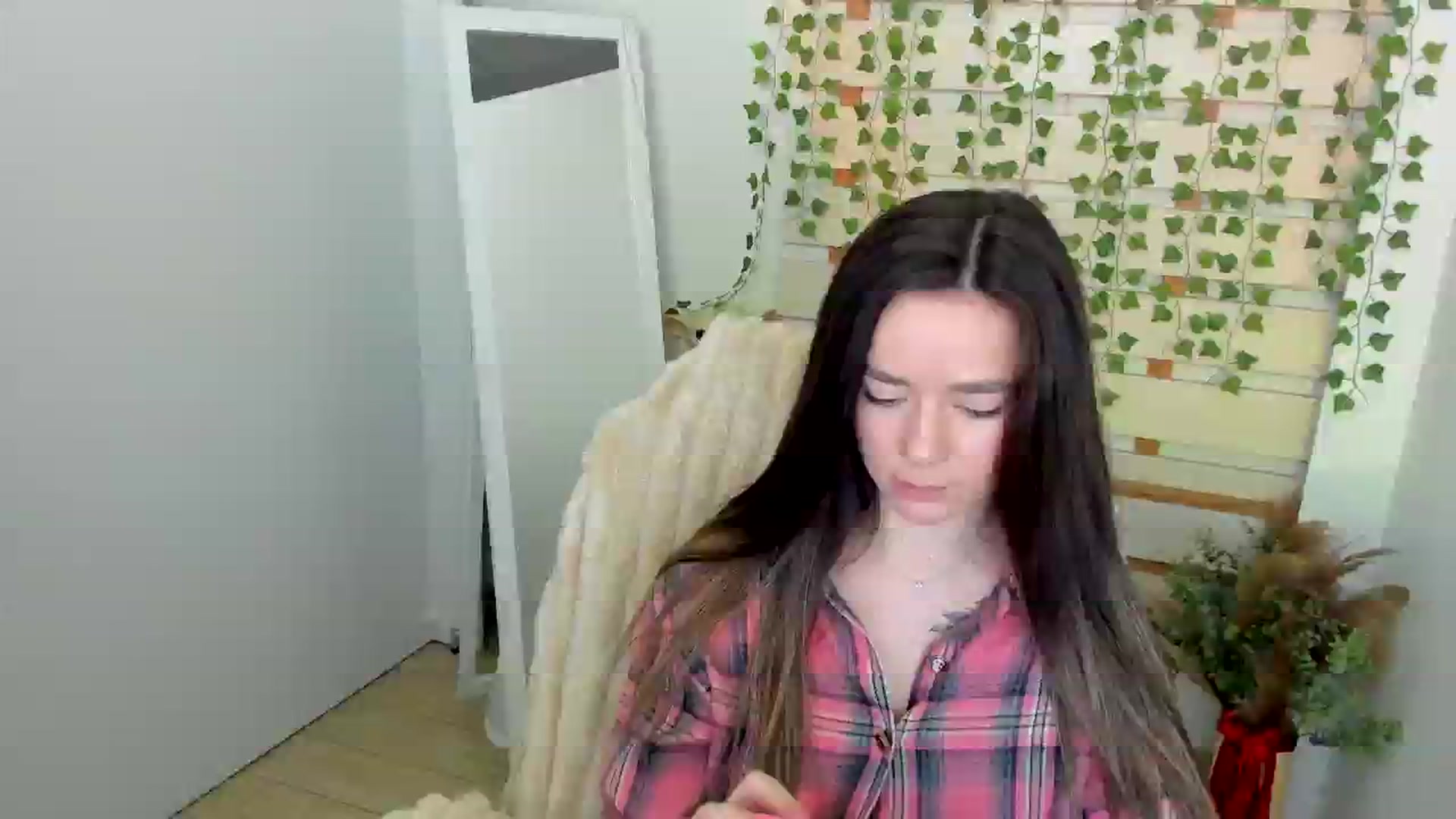 Gallery image thumbnail from KiraLove's myfreecams stream on, 05/25/2025, 12:05 image 13 of 20