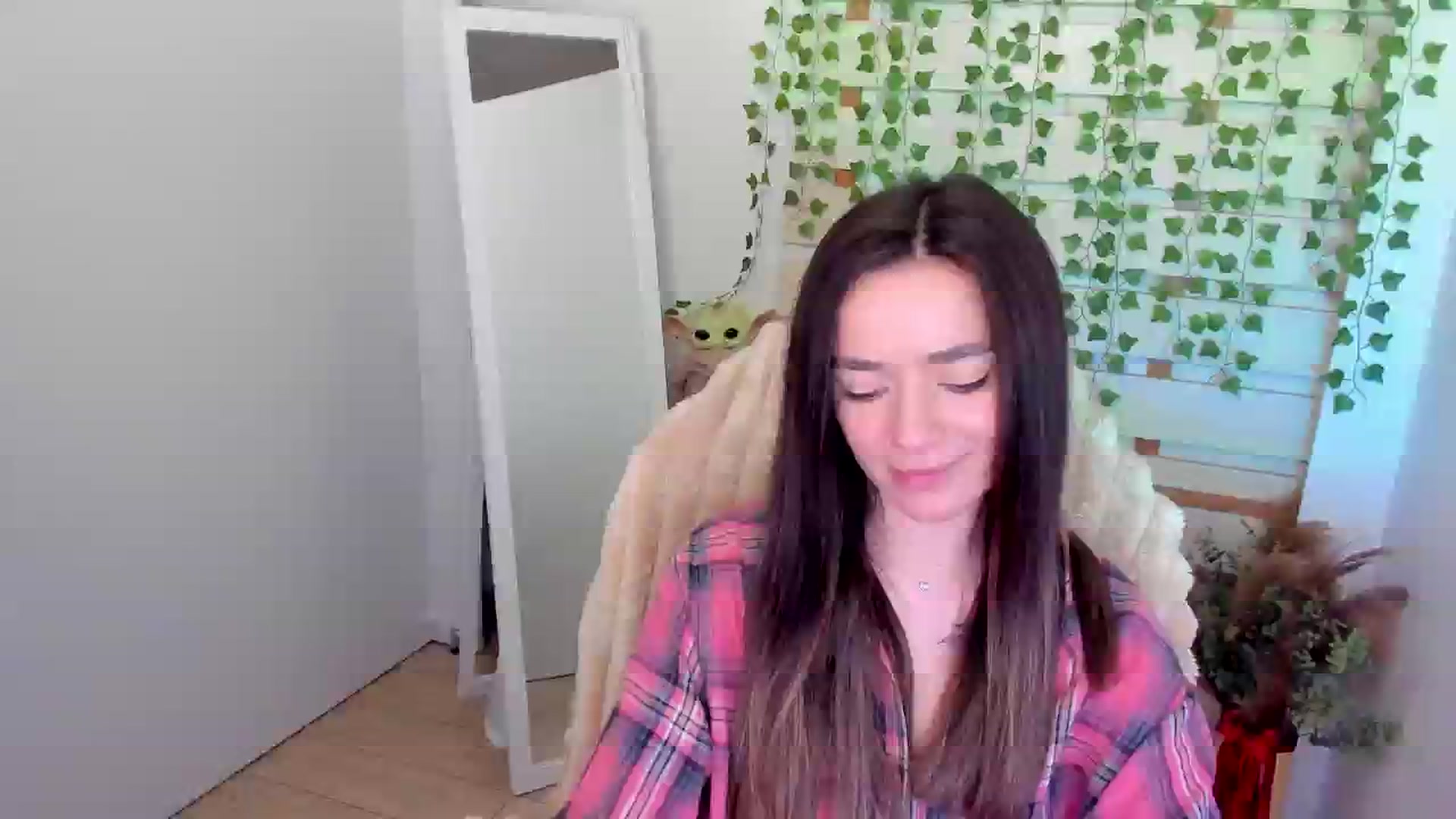 Gallery image thumbnail from KiraLove's myfreecams stream on, 05/25/2025, 12:05 image 11 of 20