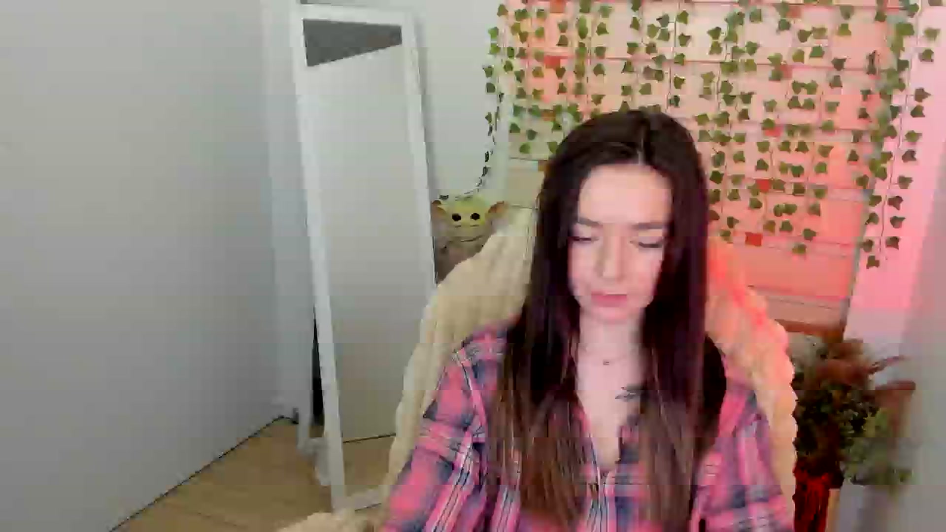 Gallery image thumbnail from KiraLove's myfreecams stream on, 05/25/2025, 12:05 image 4 of 20