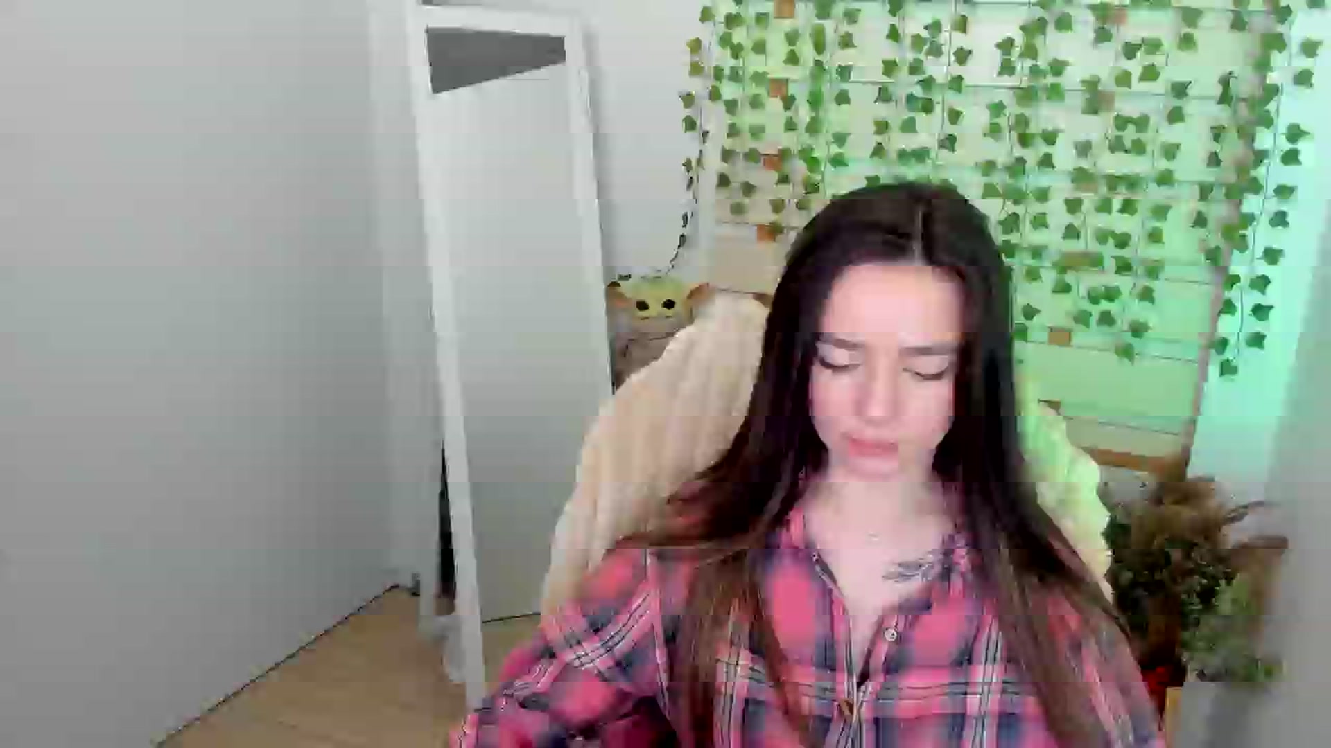 Gallery image thumbnail from KiraLove's myfreecams stream on, 05/25/2025, 12:05 image 1 of 20