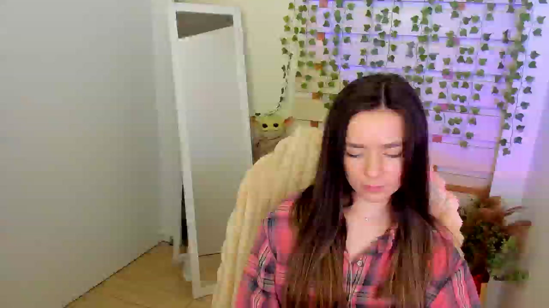 Gallery image thumbnail from KiraLove's myfreecams stream on, 05/25/2025, 12:05 image 8 of 20