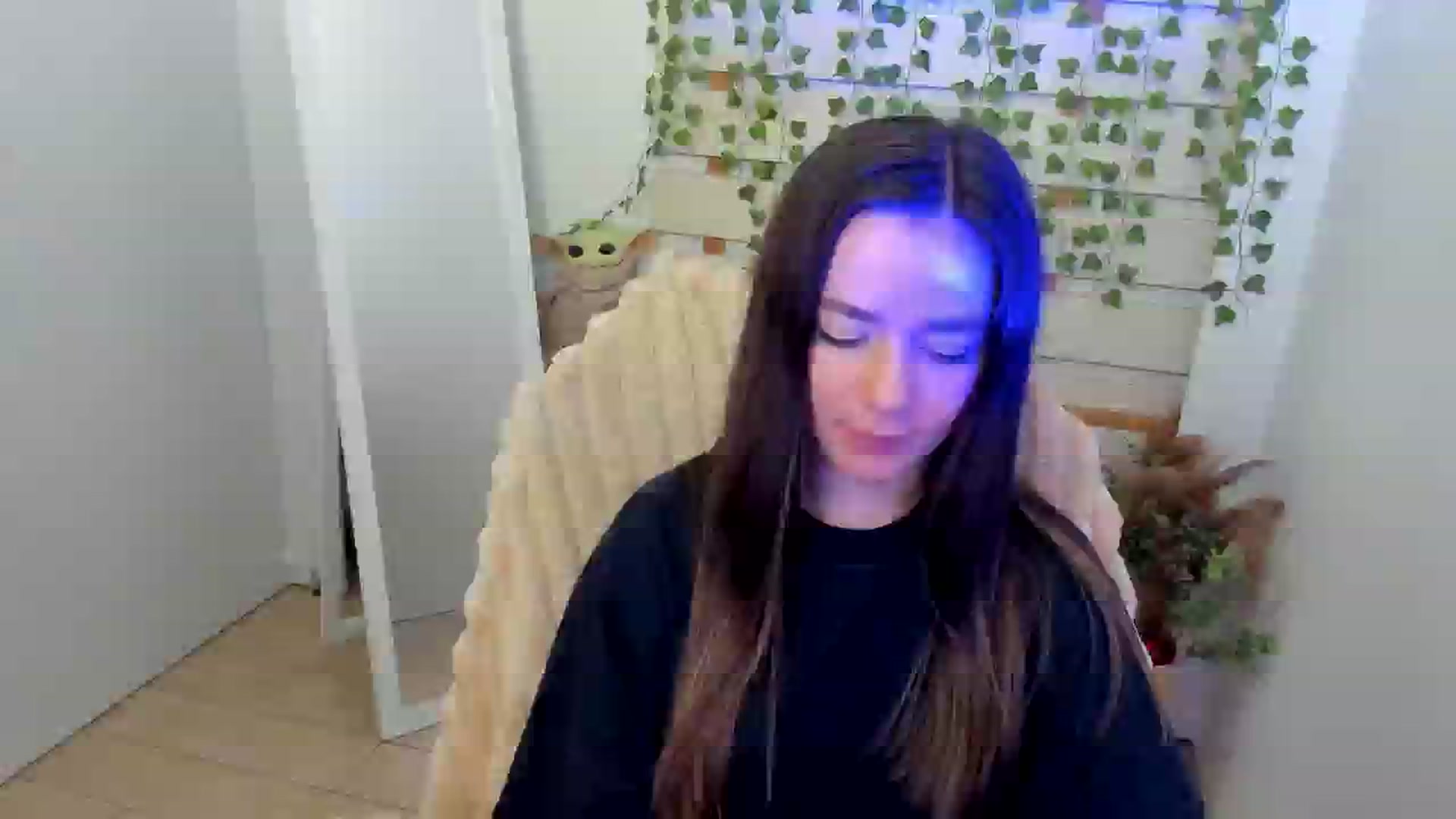 Gallery image thumbnail from KiraLove's myfreecams stream on, 05/26/2025, 12:56 image 2 of 20