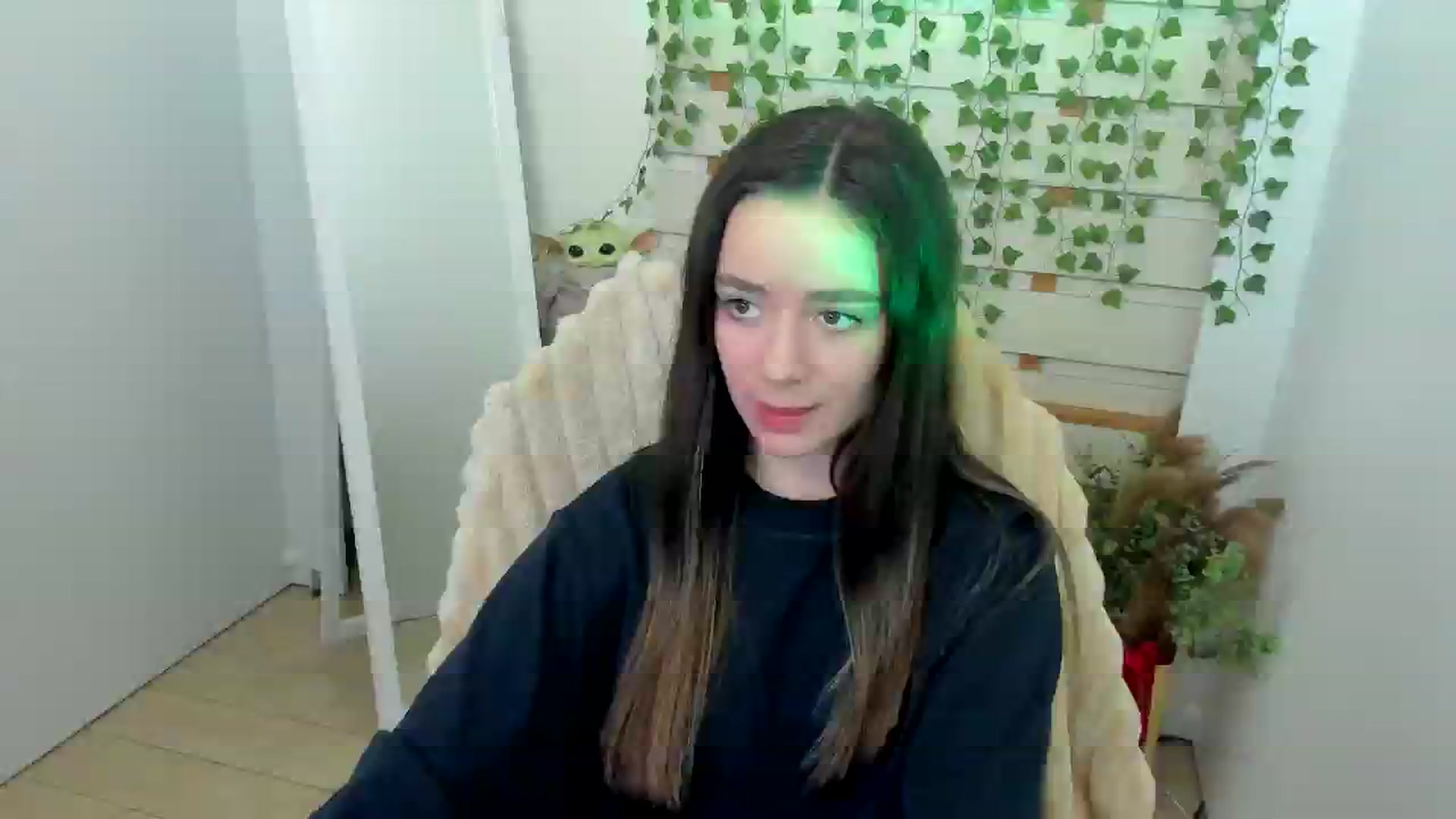 Gallery image thumbnail from KiraLove's myfreecams stream on, 05/26/2025, 12:56 image 9 of 20
