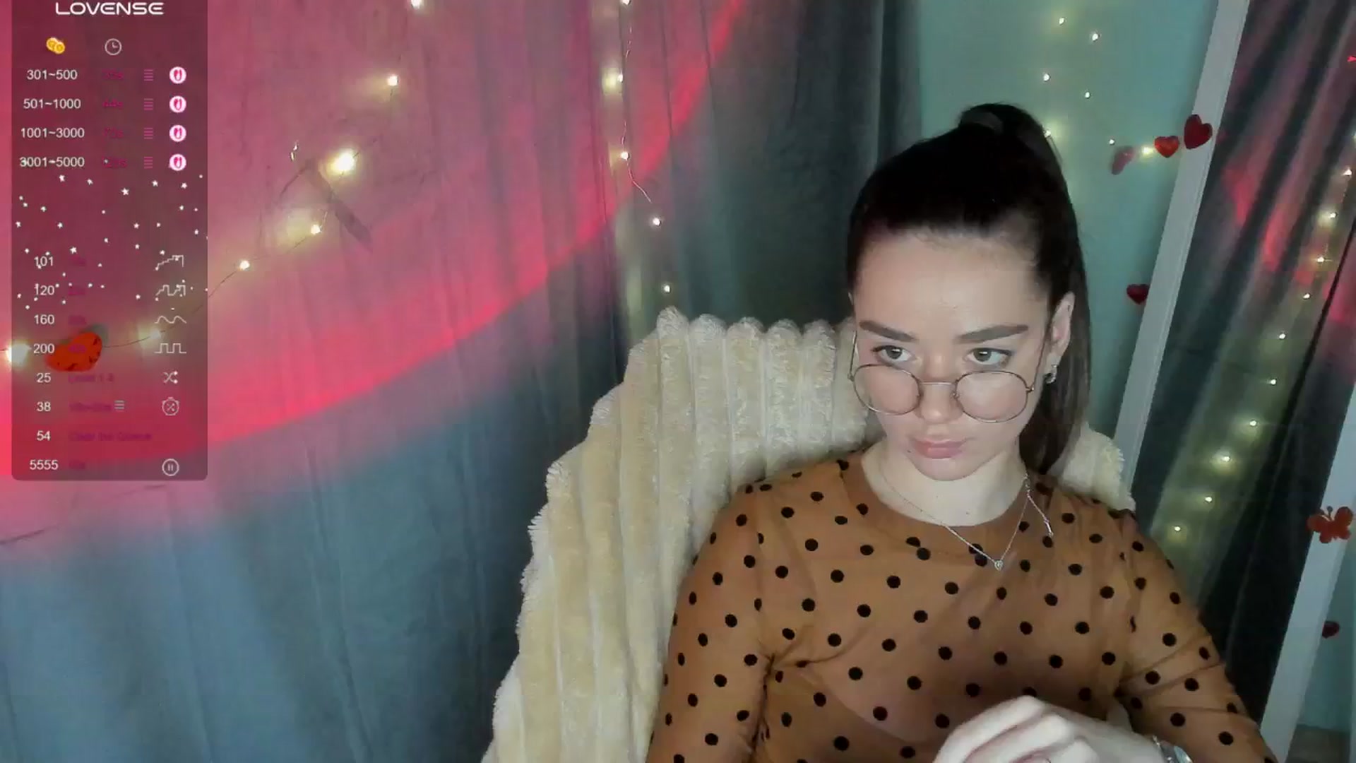 Gallery image thumbnail from KiraLove's myfreecams stream on, 05/28/2025, 11:27 image 16 of 20