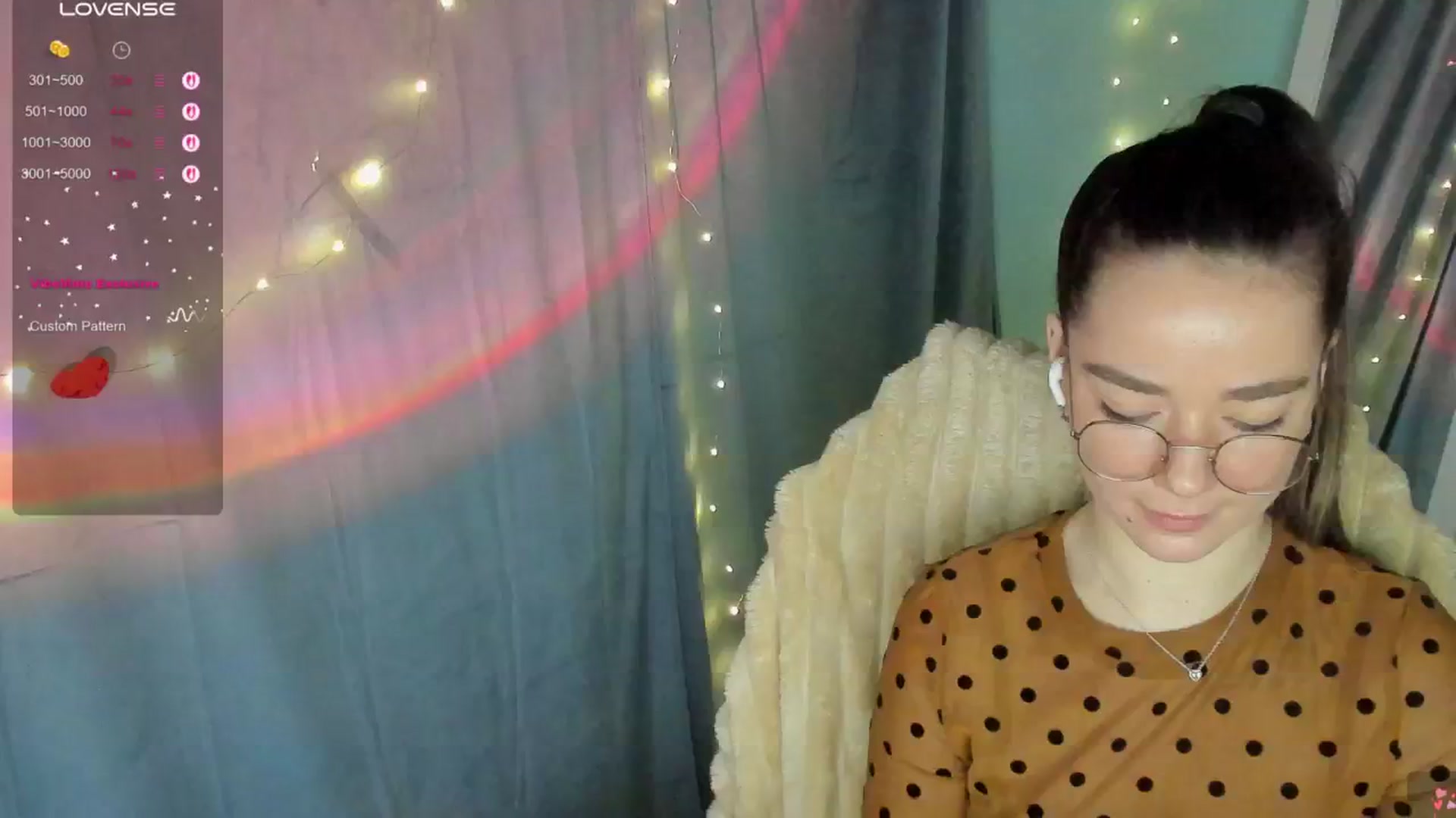 Gallery image thumbnail from KiraLove's myfreecams stream on, 05/28/2025, 11:27 image 5 of 20